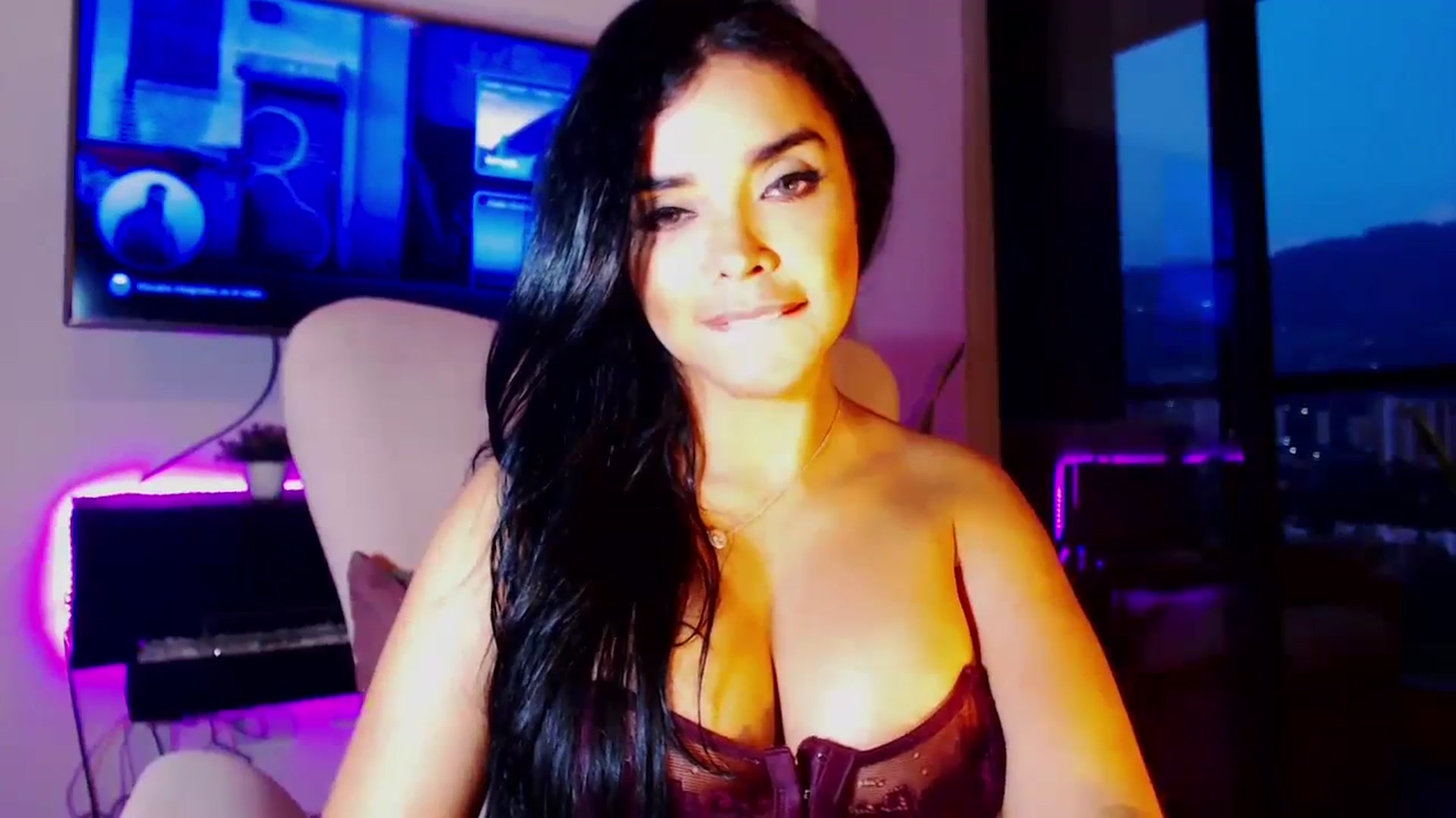 Gallery image thumbnail from SusyHernandez's myfreecams stream on, 01/28/2024, 23:52 image 4 of 20