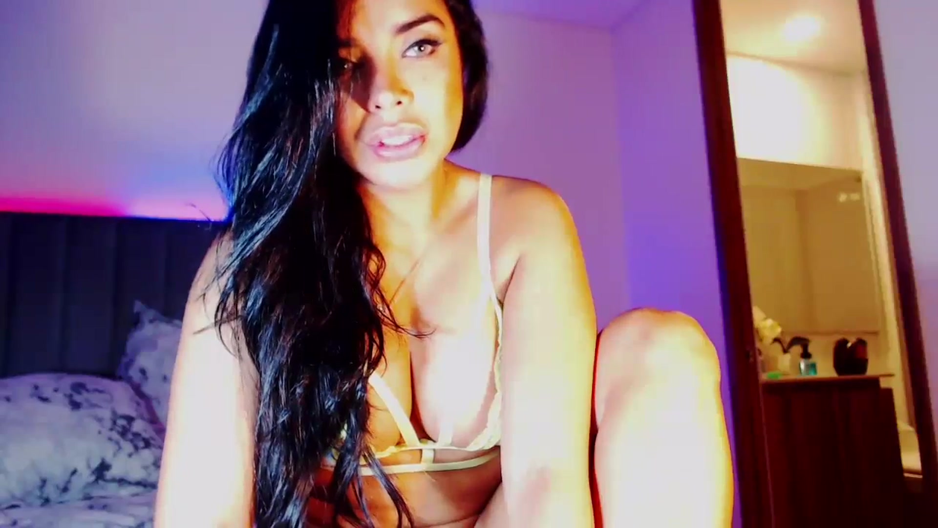 Gallery image thumbnail from SusyHernandez's myfreecams stream on, 02/05/2024, 04:18 image 8 of 20