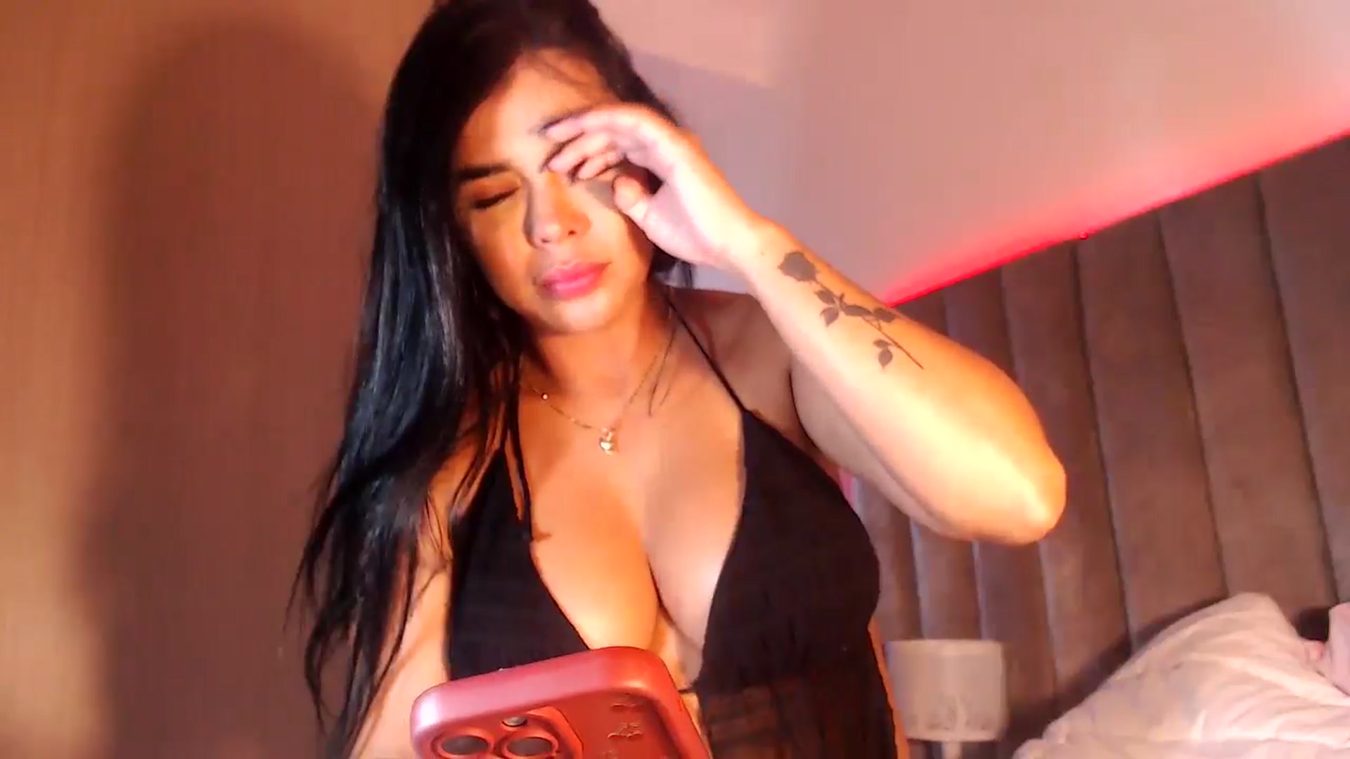Gallery image thumbnail from SusyHernandez's myfreecams stream on, 05/14/2025, 02:22 image 13 of 20