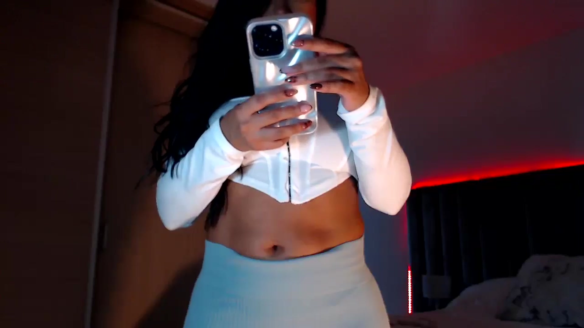 Gallery image thumbnail from SusyHernandez's myfreecams stream on, 05/29/2025, 24:04 image 12 of 20