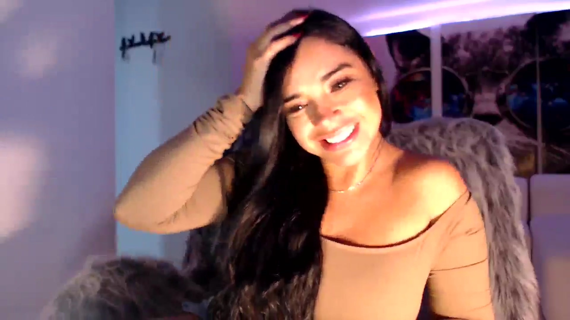 Gallery image thumbnail from SusyHernandez's myfreecams stream on, 11/23/2025, 24:32 image 2 of 20