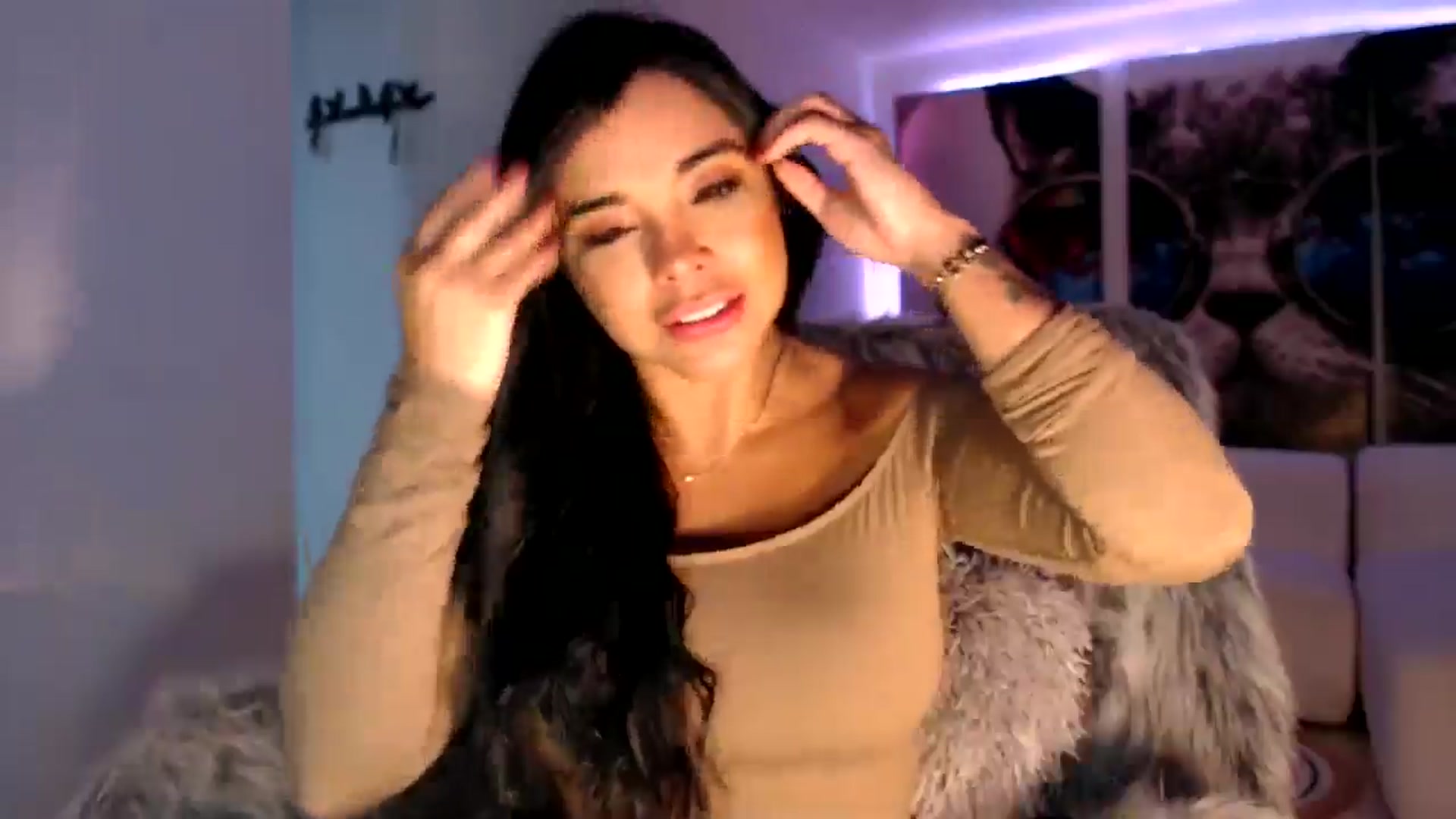 Gallery image thumbnail from SusyHernandez's myfreecams stream on, 11/23/2025, 24:32 image 4 of 20