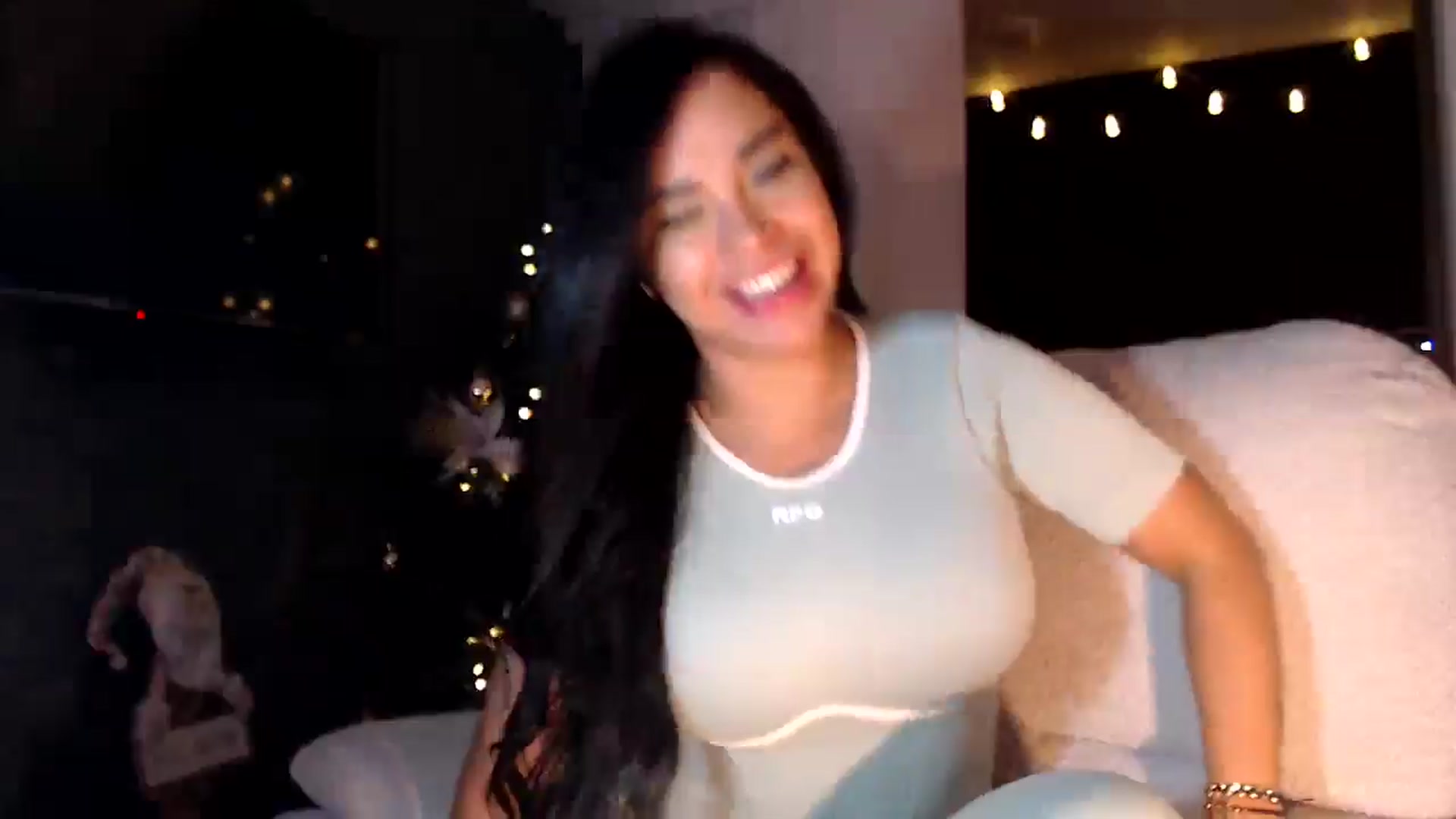 Gallery image thumbnail from SusyHernandez's myfreecams stream on, 12/27/2025, 01:53 image 16 of 20