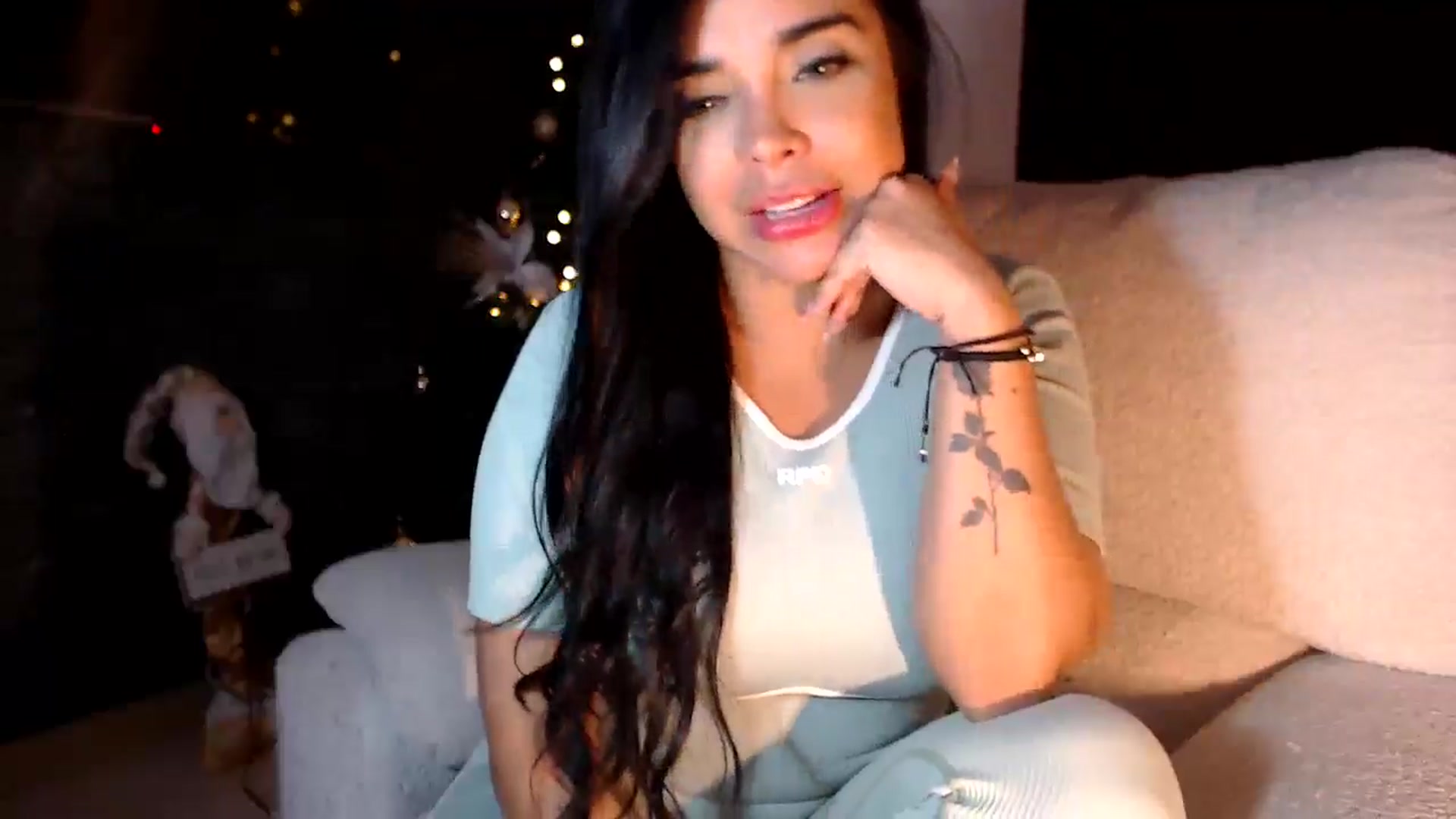 Gallery image thumbnail from SusyHernandez's myfreecams stream on, 12/27/2025, 01:53 image 13 of 20