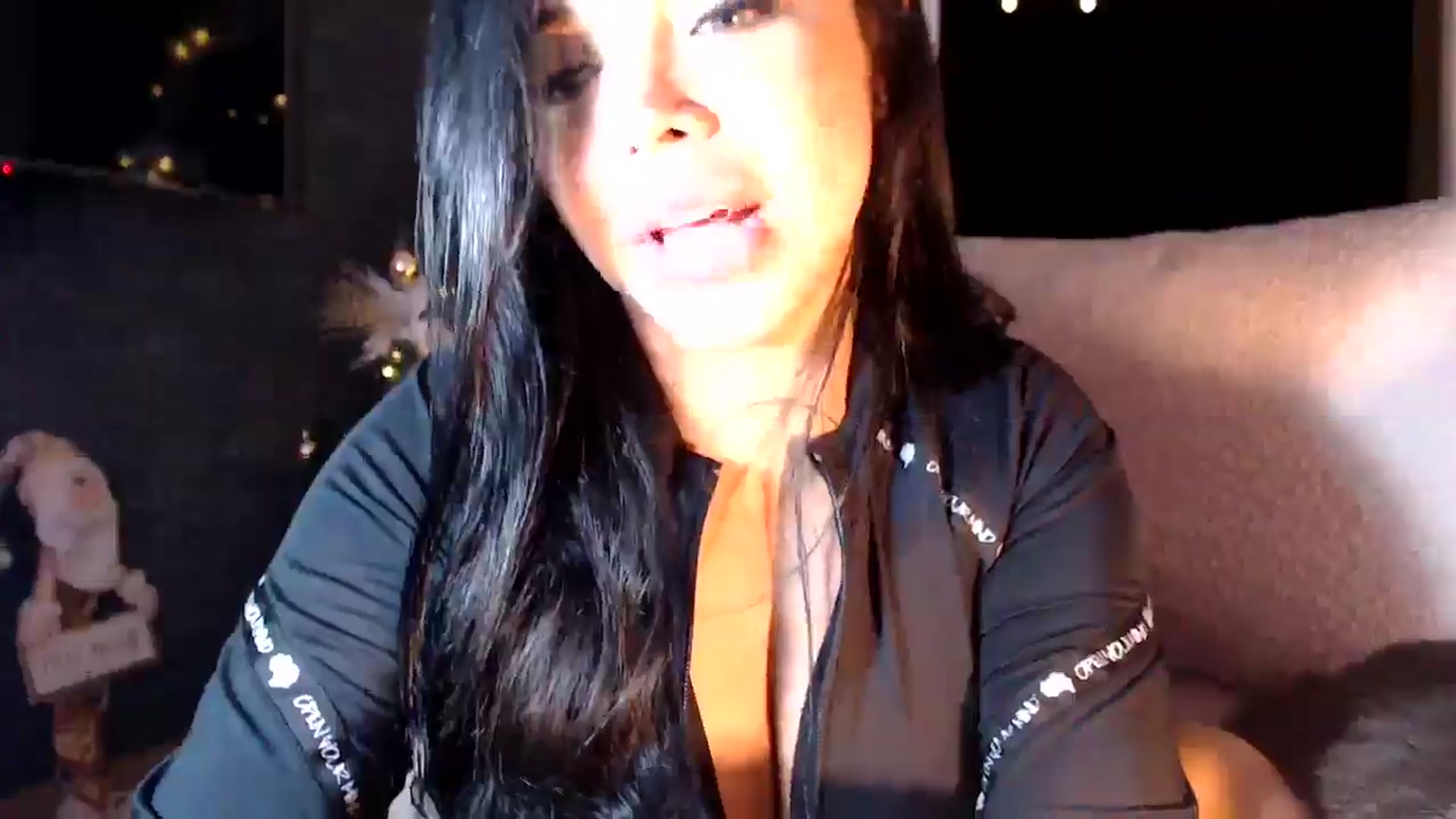 Gallery image thumbnail from SusyHernandez's myfreecams stream on, 12/27/2025, 03:13 image 4 of 20