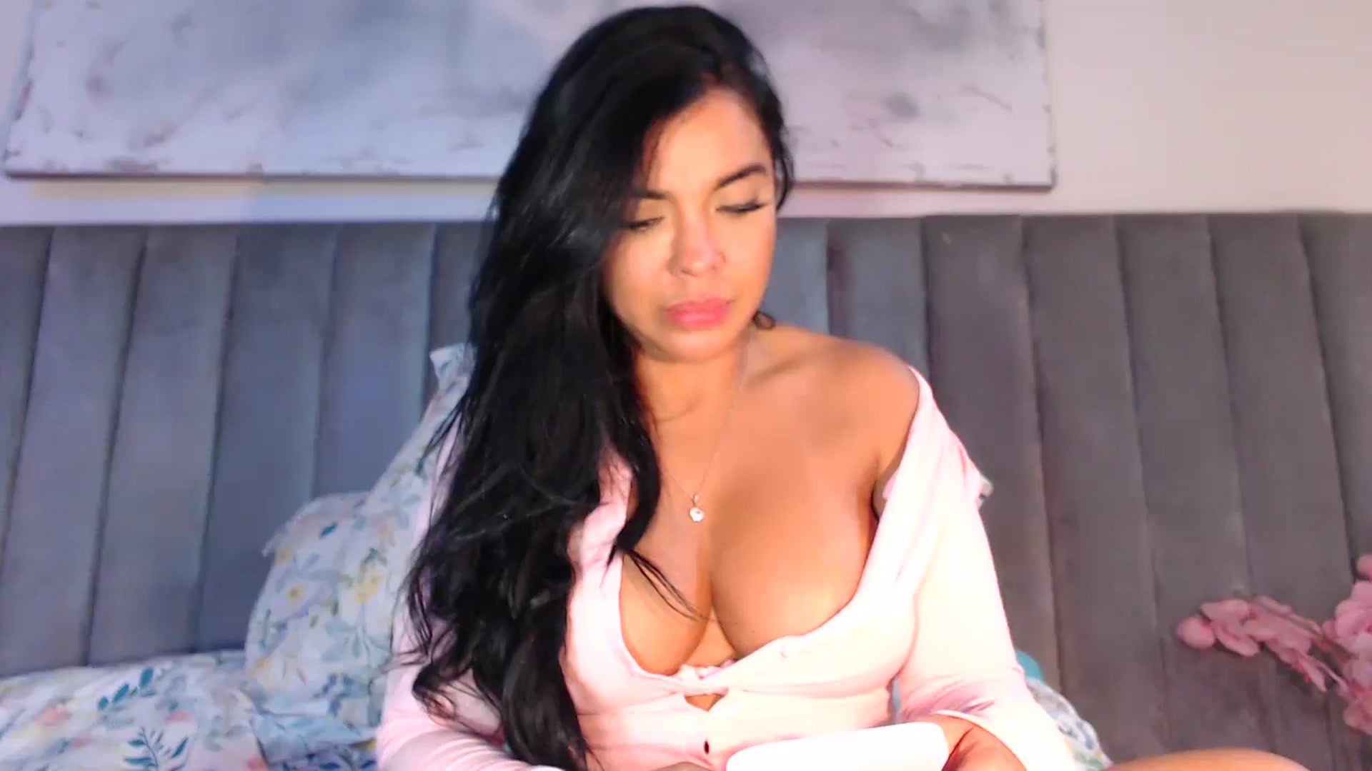 Gallery image thumbnail from SusyHernandez's myfreecams stream on, 02/13/2026, 02:58 image 2 of 20