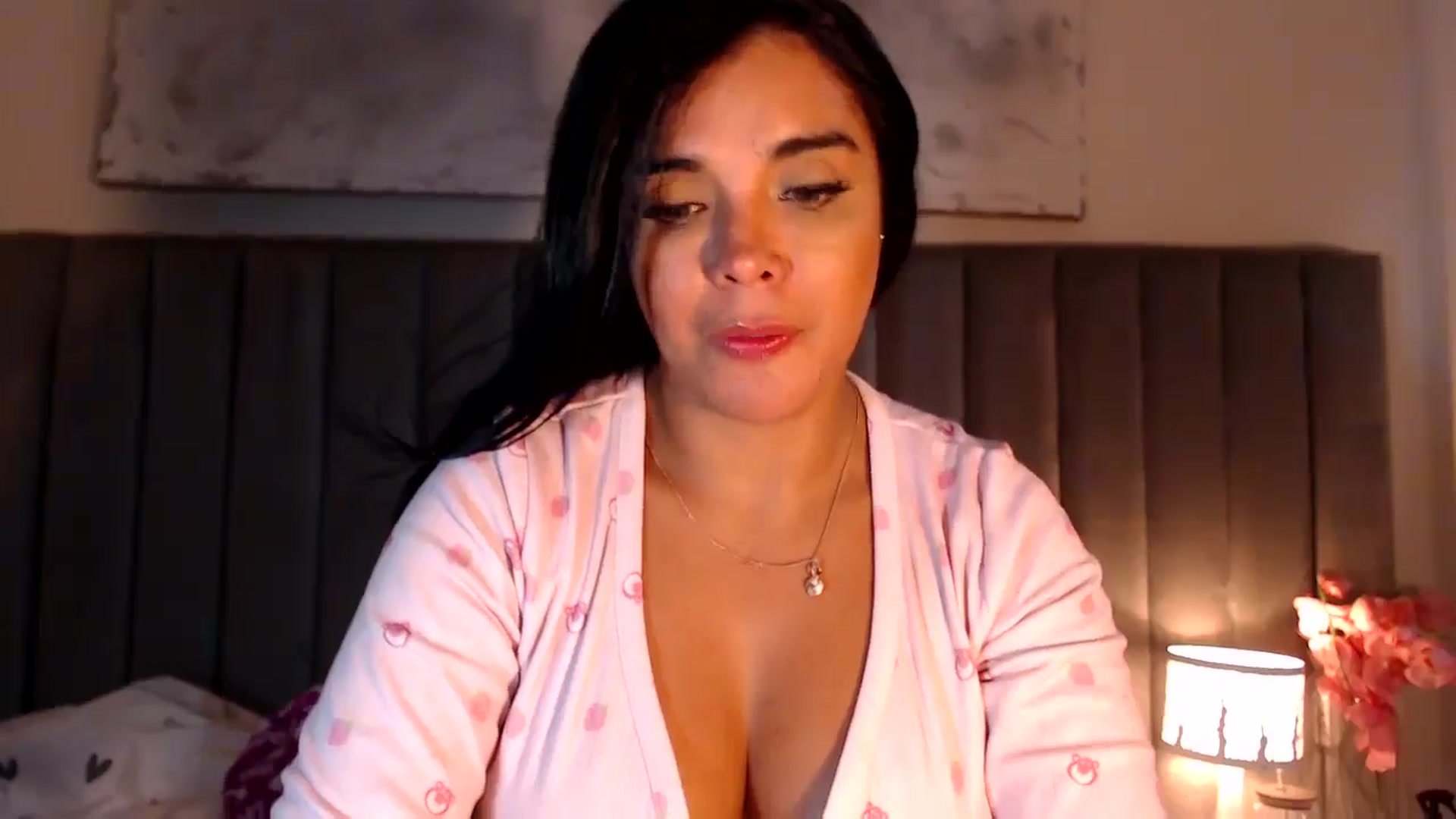 Gallery image thumbnail from SusyHernandez's myfreecams stream on, 03/16/2026, 03:47 image 15 of 20