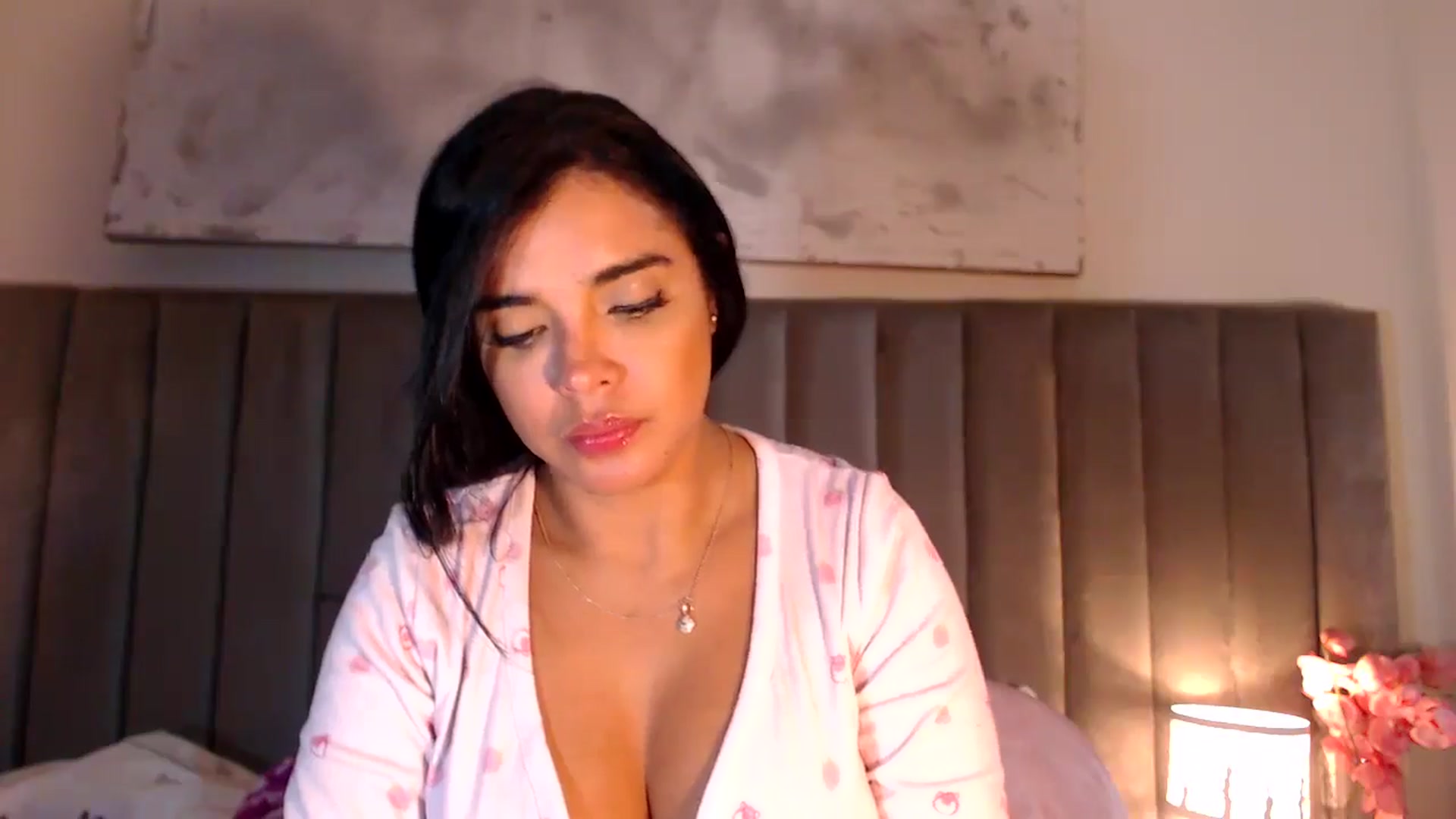 Gallery image thumbnail from SusyHernandez's myfreecams stream on, 03/16/2026, 03:47 image 12 of 20