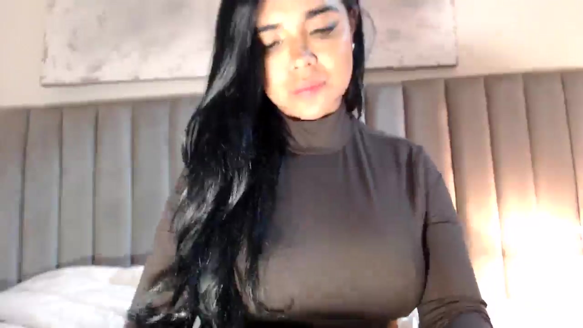 Gallery image thumbnail from SusyHernandez's myfreecams stream on, 03/28/2026, 24:48 image 16 of 20