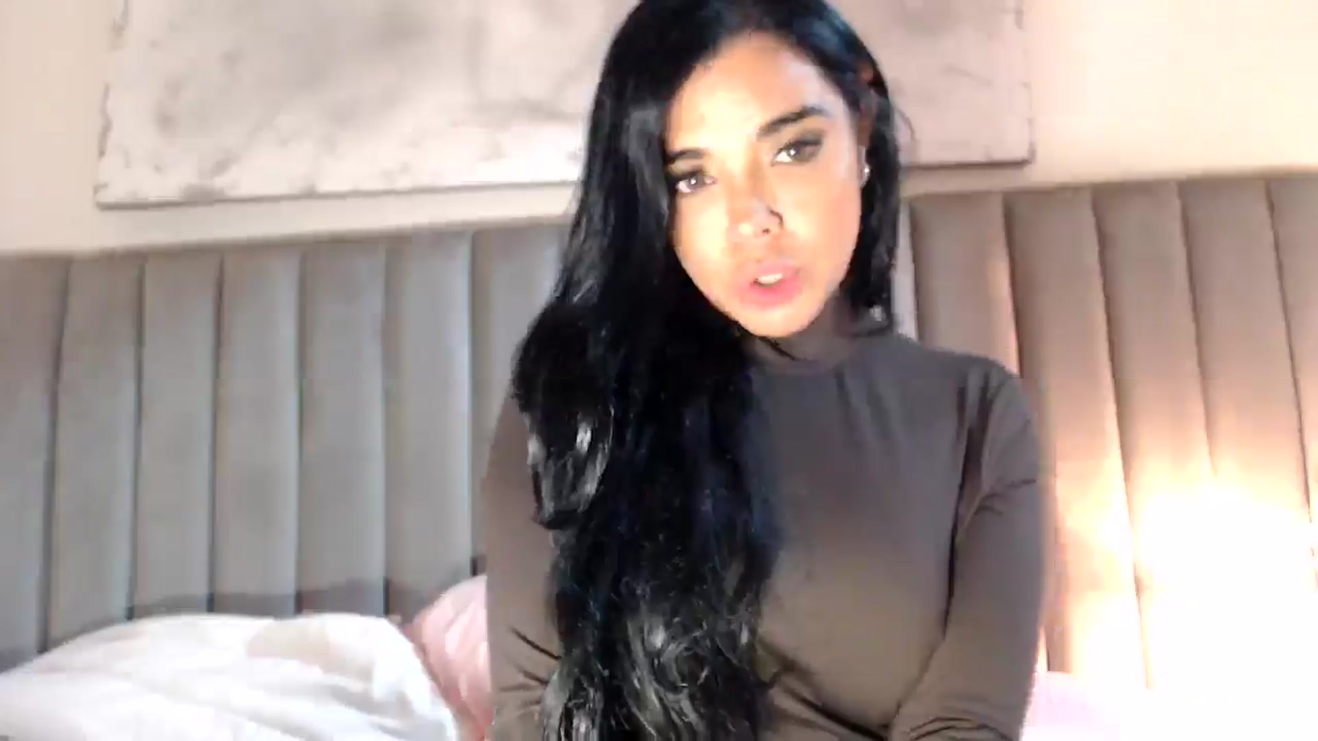 Gallery image thumbnail from SusyHernandez's myfreecams stream on, 03/28/2026, 24:48 image 17 of 20