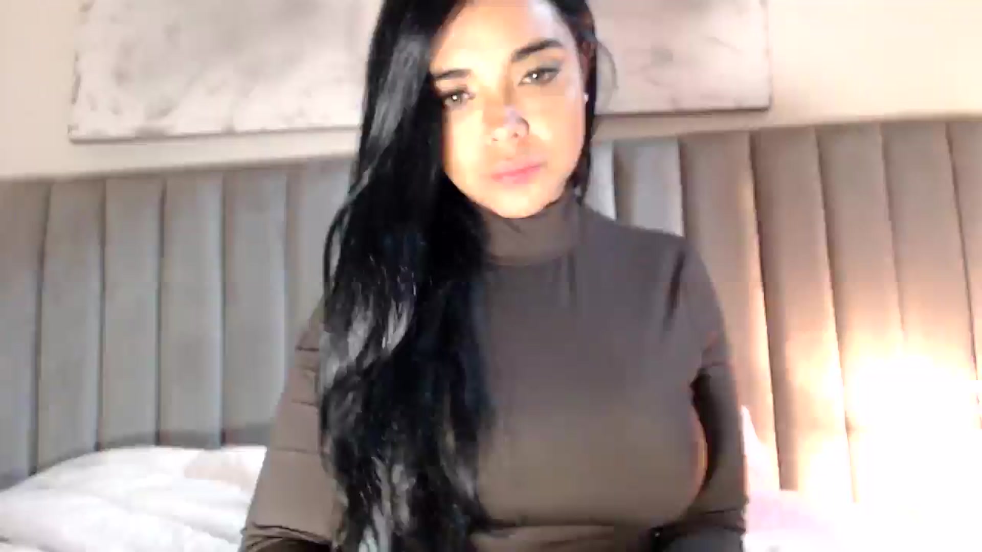 Gallery image thumbnail from SusyHernandez's myfreecams stream on, 03/28/2026, 24:48 image 15 of 20