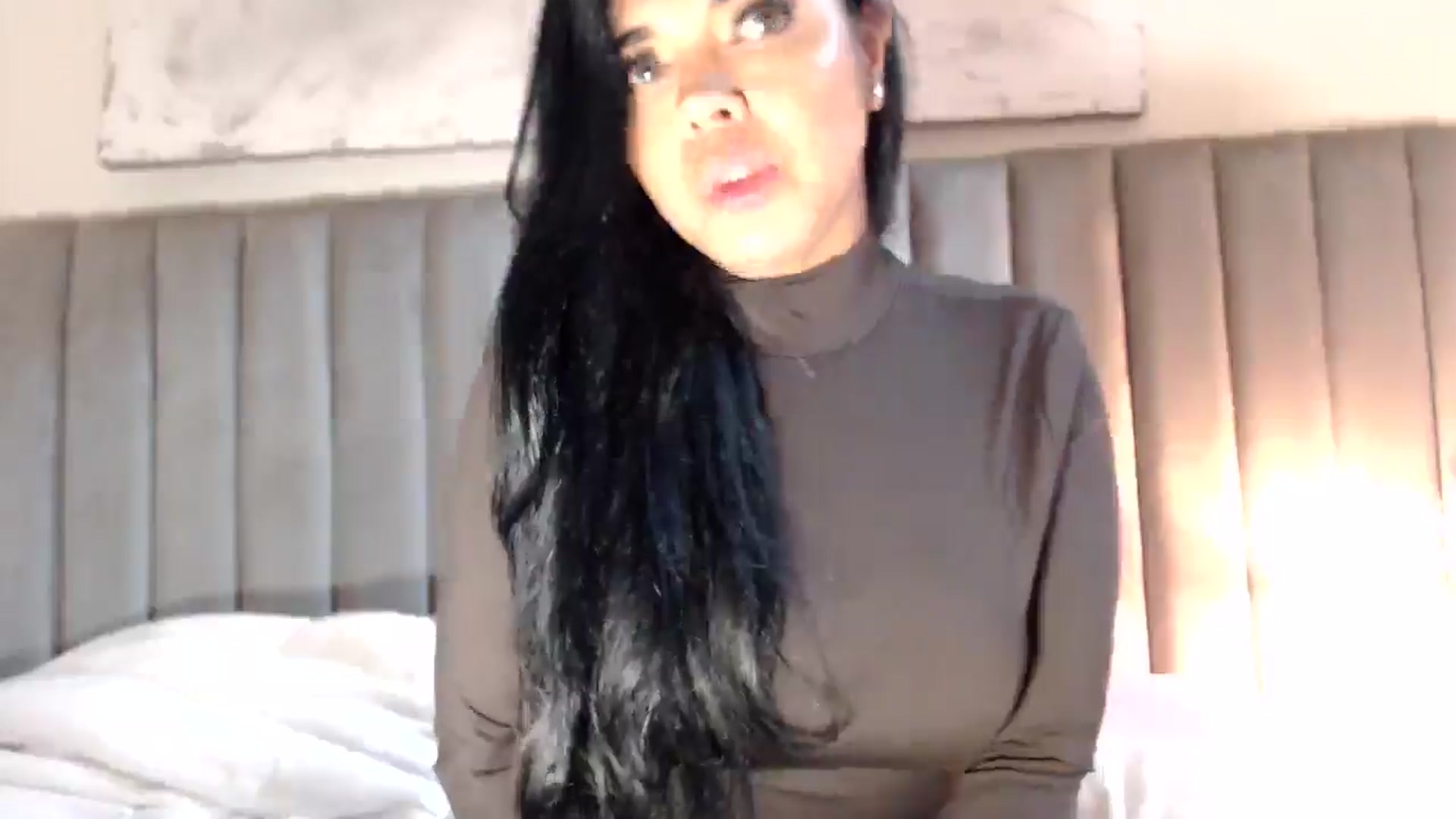 Gallery image thumbnail from SusyHernandez's myfreecams stream on, 03/28/2026, 24:48 image 19 of 20