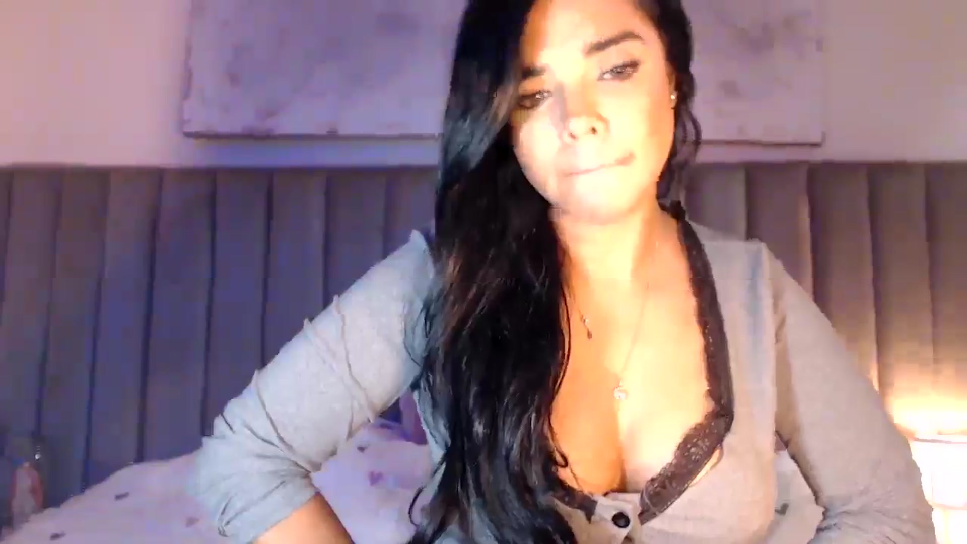 Gallery image thumbnail from SusyHernandez's myfreecams stream on, 04/08/2026, 01:06 image 16 of 20