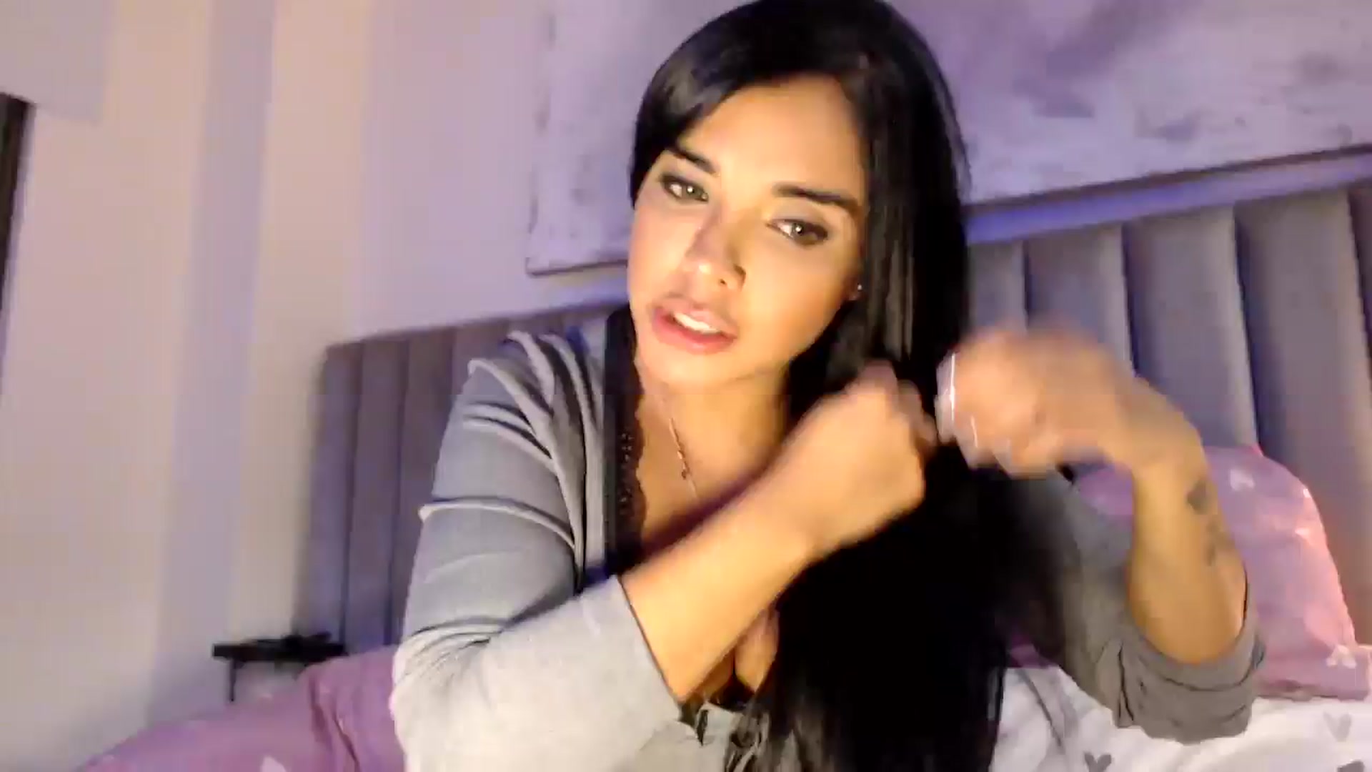 Gallery image thumbnail from SusyHernandez's myfreecams stream on, 04/08/2026, 01:06 image 1 of 20