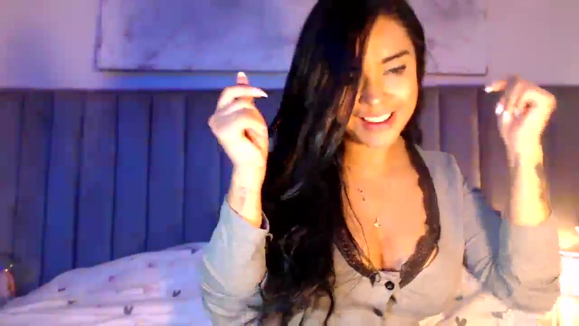 Gallery image thumbnail from SusyHernandez's myfreecams stream on, 04/08/2026, 01:06 image 6 of 20