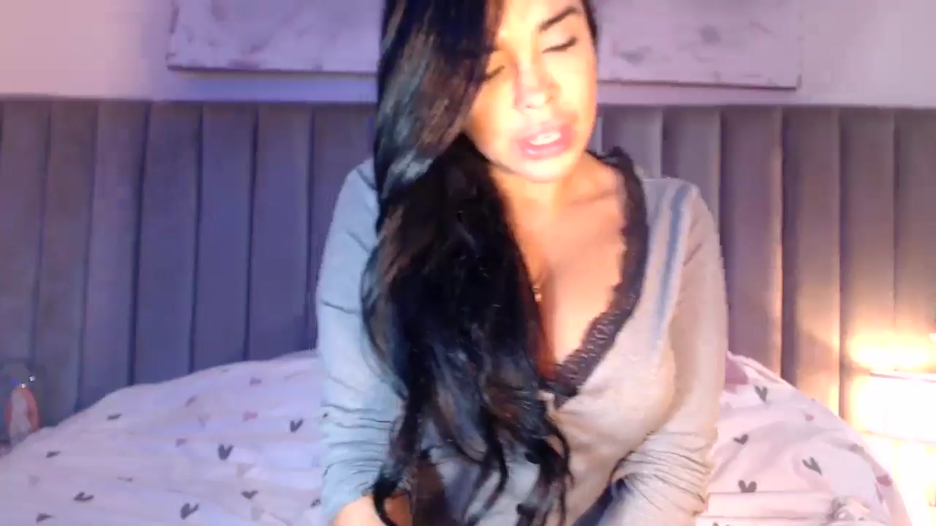 Gallery image thumbnail from SusyHernandez's myfreecams stream on, 04/08/2026, 01:06 image 13 of 20