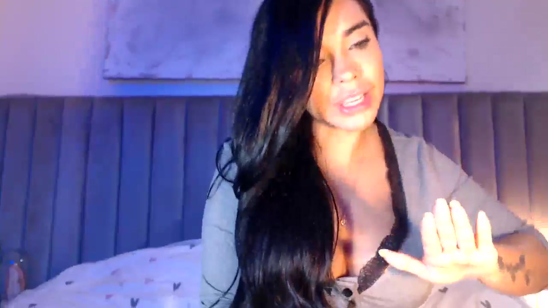 Gallery image thumbnail from SusyHernandez's myfreecams stream on, 04/08/2026, 01:06 image 19 of 20