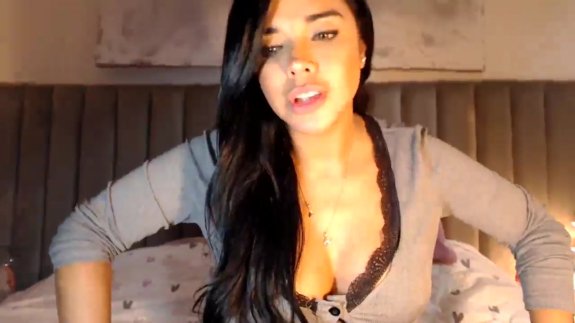 Gallery image thumbnail from SusyHernandez's myfreecams stream on, 04/08/2026, 01:06 image 8 of 20
