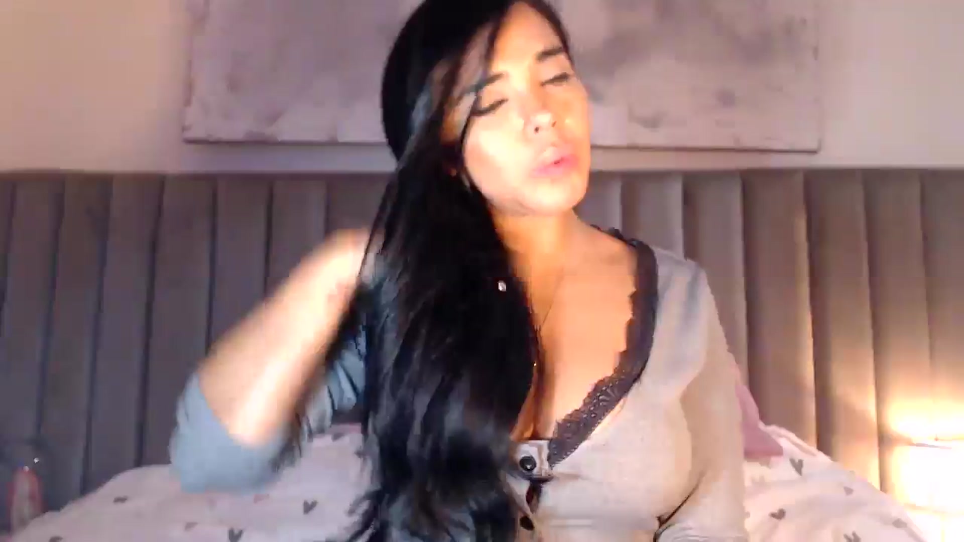 Gallery image thumbnail from SusyHernandez's myfreecams stream on, 04/08/2026, 01:06 image 18 of 20