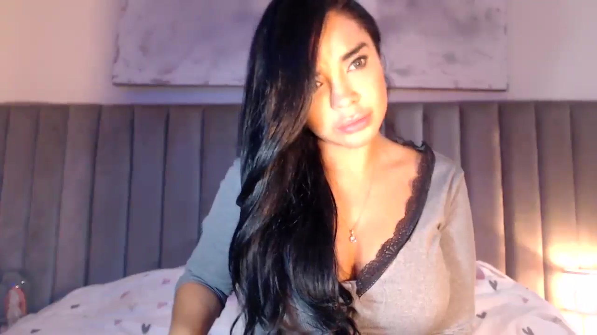 Gallery image thumbnail from SusyHernandez's myfreecams stream on, 04/08/2026, 01:06 image 17 of 20