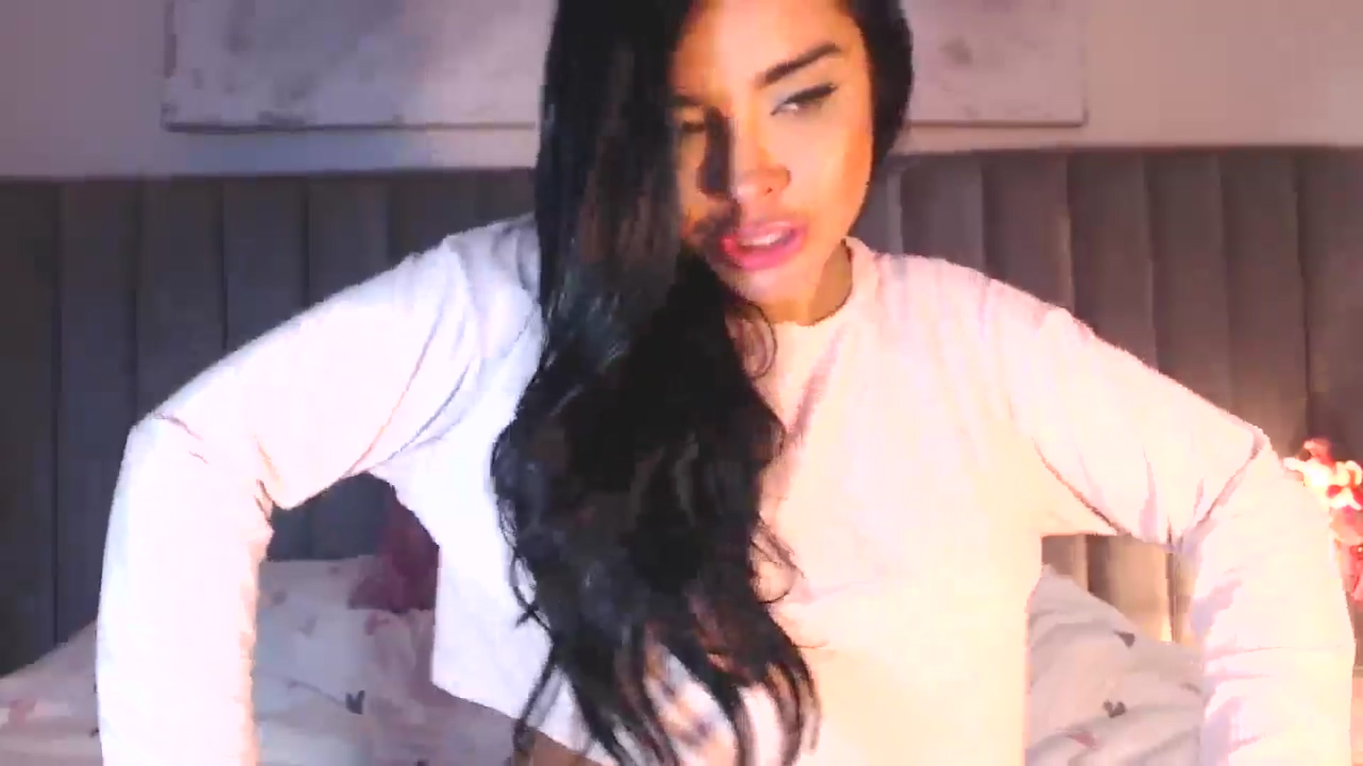 Gallery image thumbnail from SusyHernandez's myfreecams stream on, 04/10/2026, 02:19 image 17 of 20