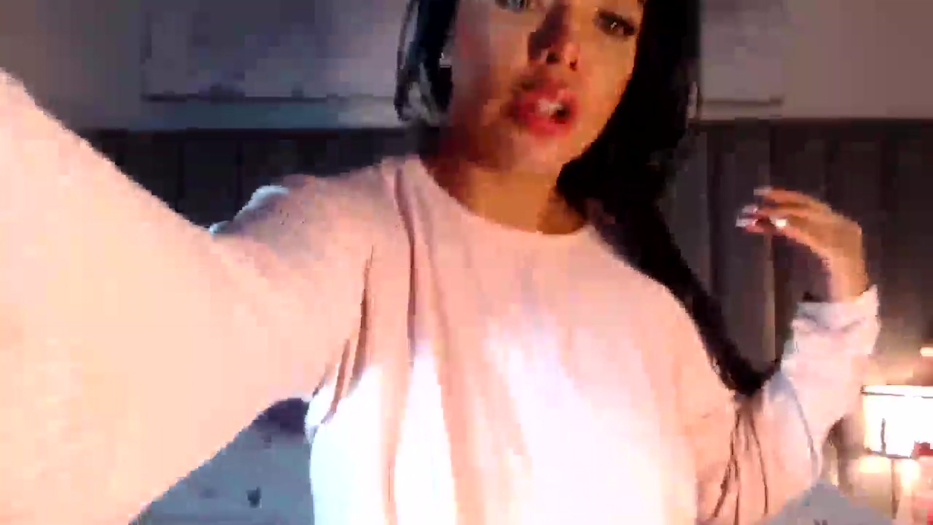 Gallery image thumbnail from SusyHernandez's myfreecams stream on, 04/10/2026, 02:19 image 2 of 20