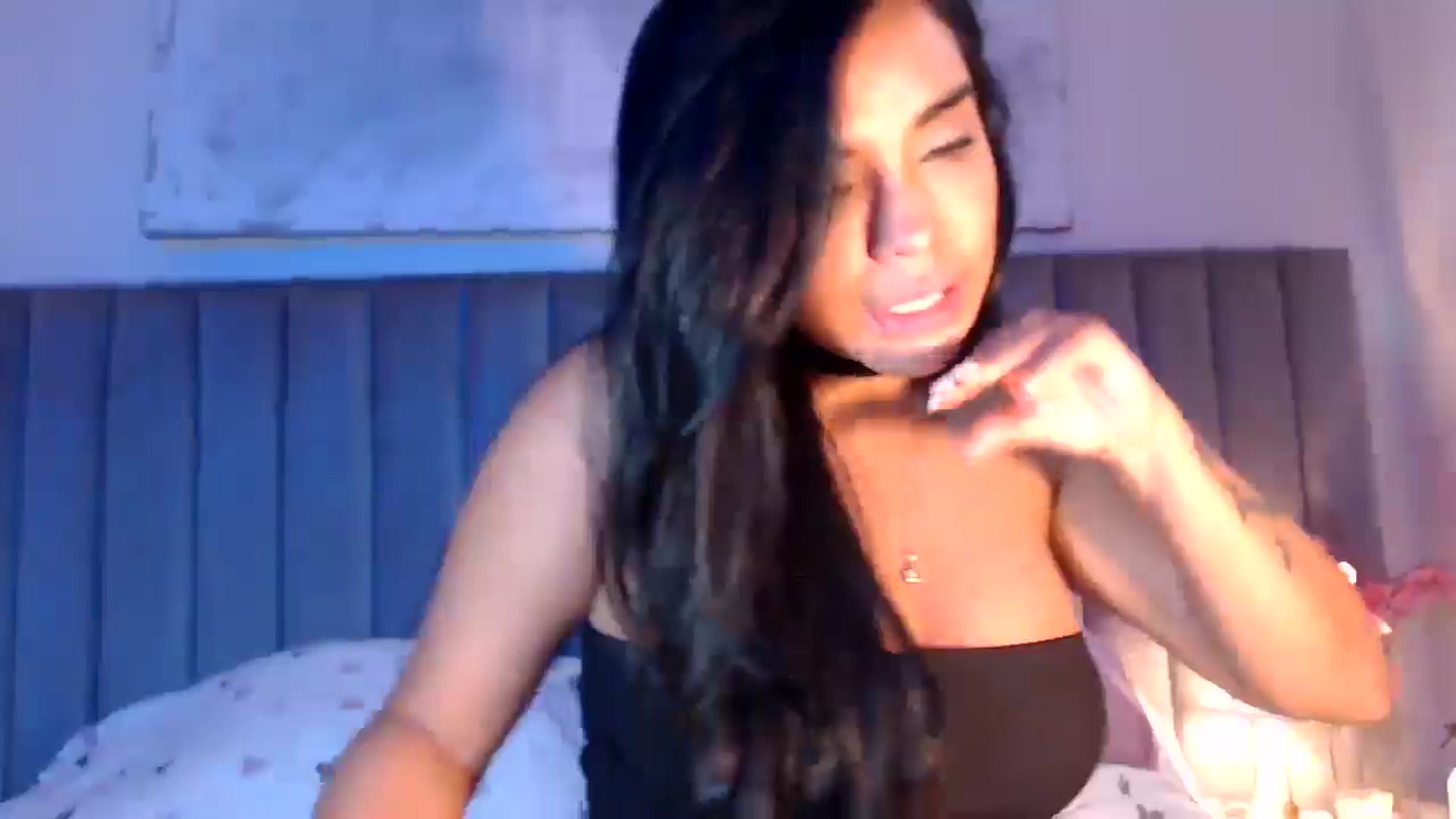 Gallery image thumbnail from SusyHernandez's myfreecams stream on, 04/13/2026, 03:21 image 17 of 20