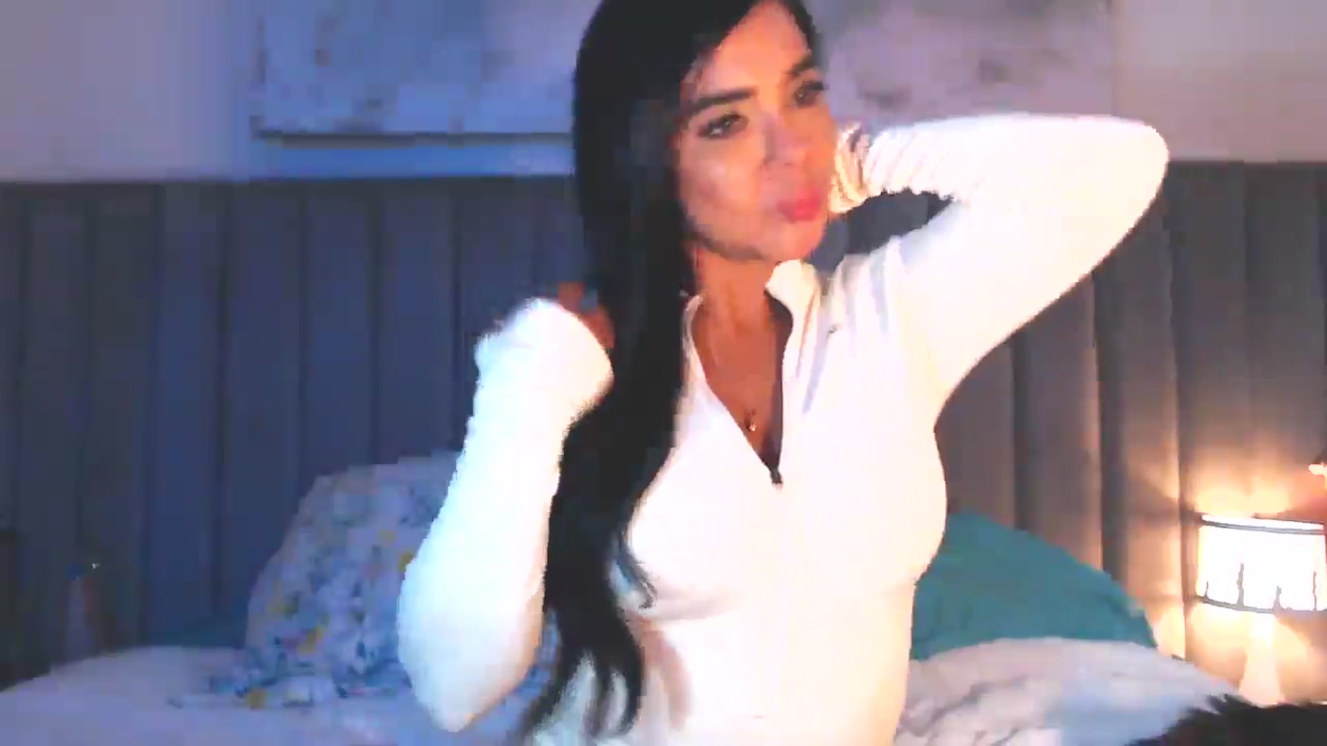 Gallery image thumbnail from SusyHernandez's myfreecams stream on, 04/19/2026, 01:54 image 8 of 20