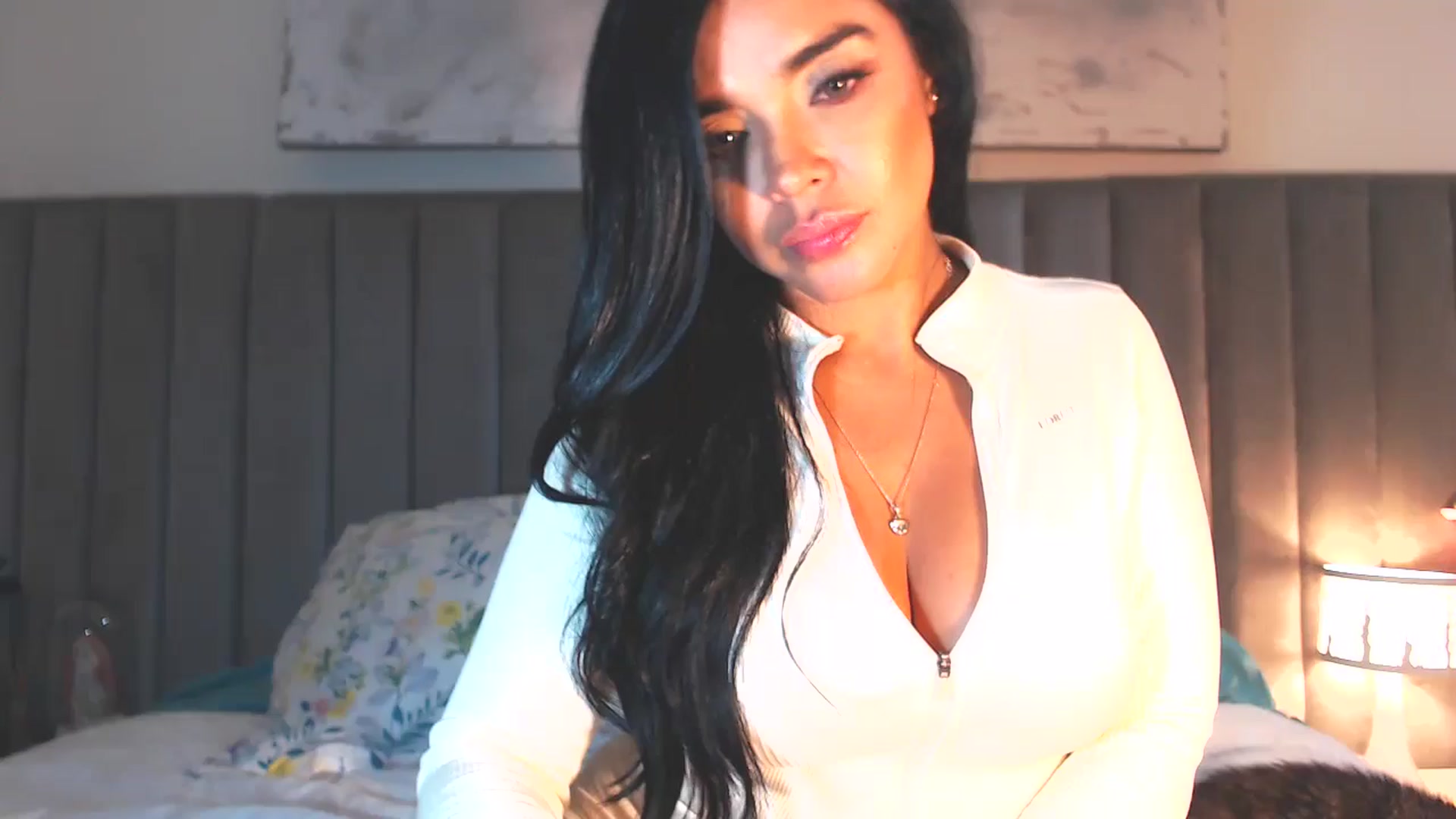 Gallery image thumbnail from SusyHernandez's myfreecams stream on, 04/19/2026, 01:54 image 17 of 20