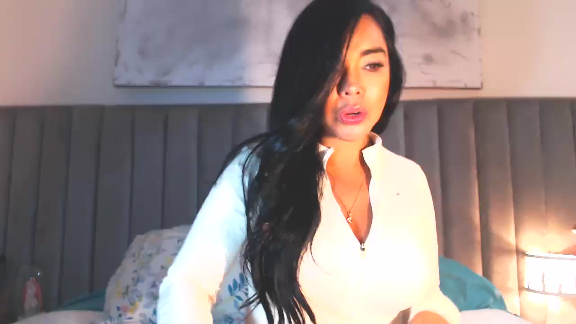 Gallery image thumbnail from SusyHernandez's myfreecams stream on, 04/19/2026, 01:54 image 11 of 20