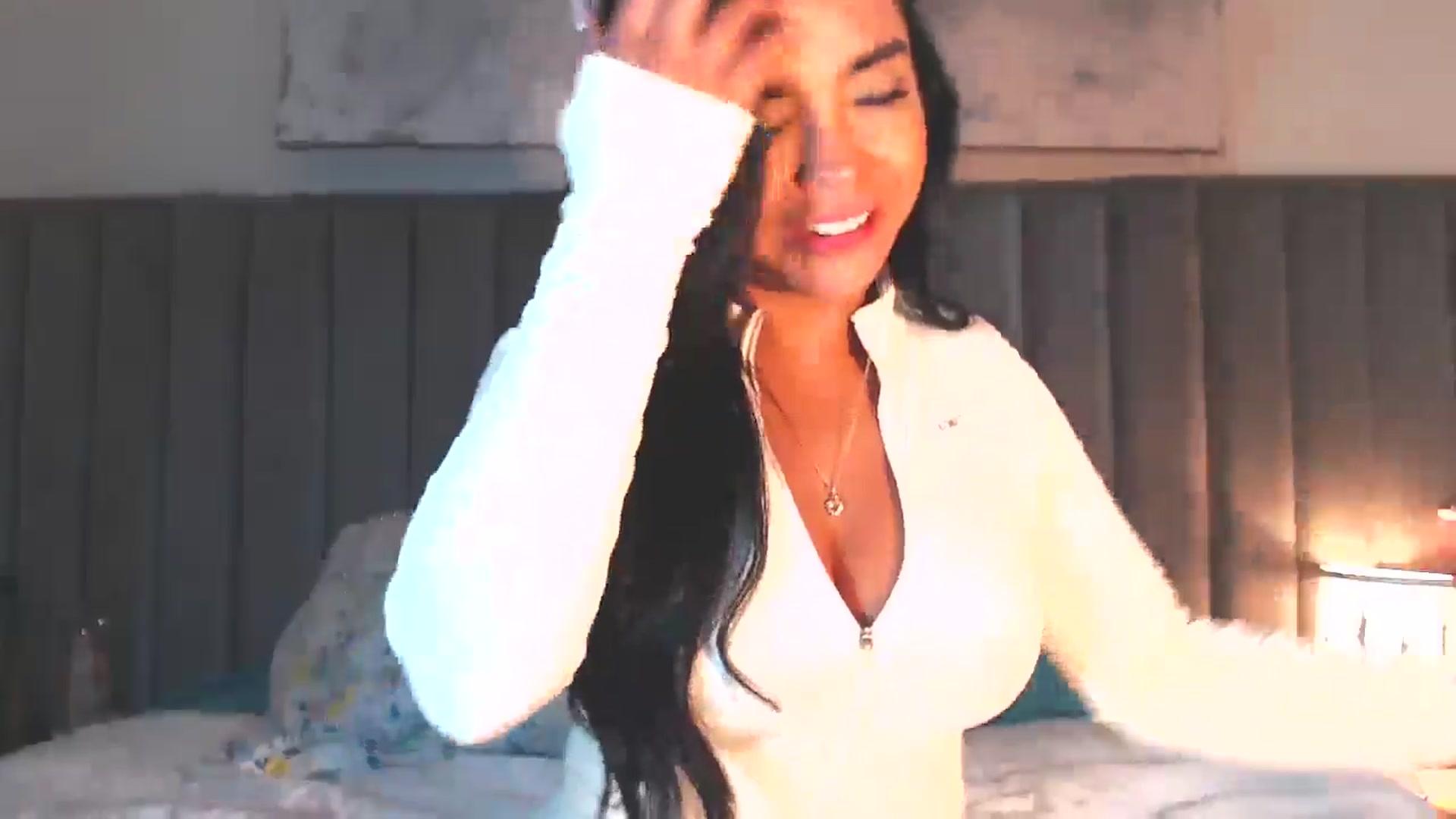 Gallery image thumbnail from SusyHernandez's myfreecams stream on, 04/19/2026, 01:54 image 18 of 20