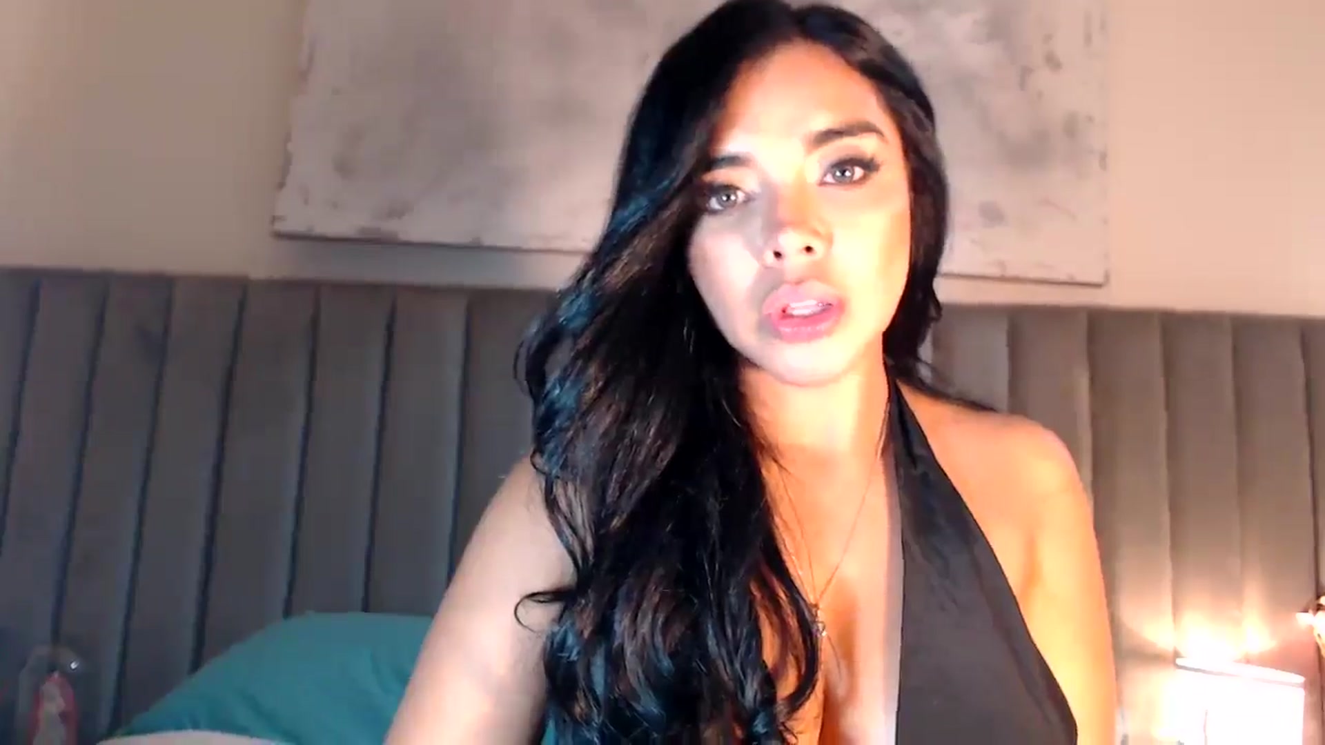 Gallery image thumbnail from SusyHernandez's myfreecams stream on, 04/22/2026, 01:11 image 13 of 20