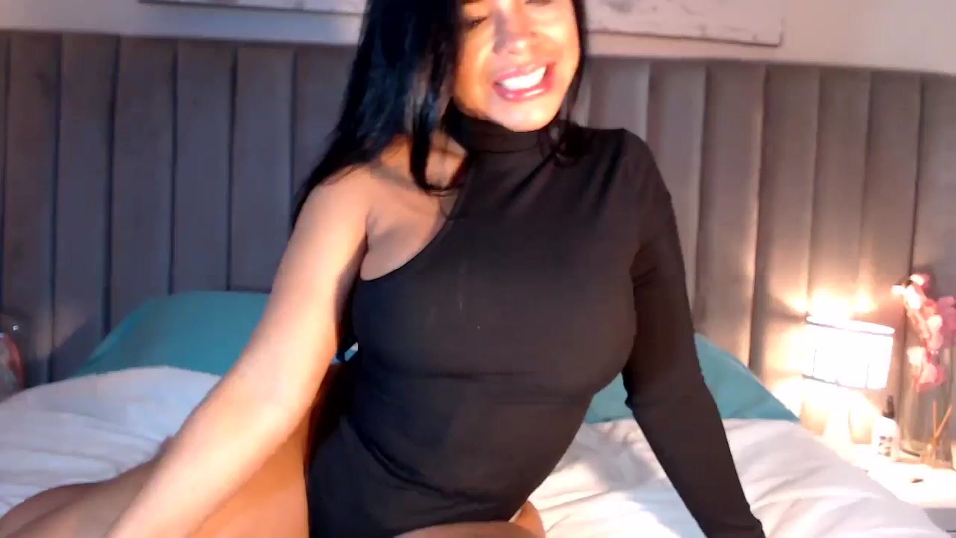 Gallery image thumbnail from SusyHernandez's myfreecams stream on, 04/25/2026, 02:51 image 13 of 20