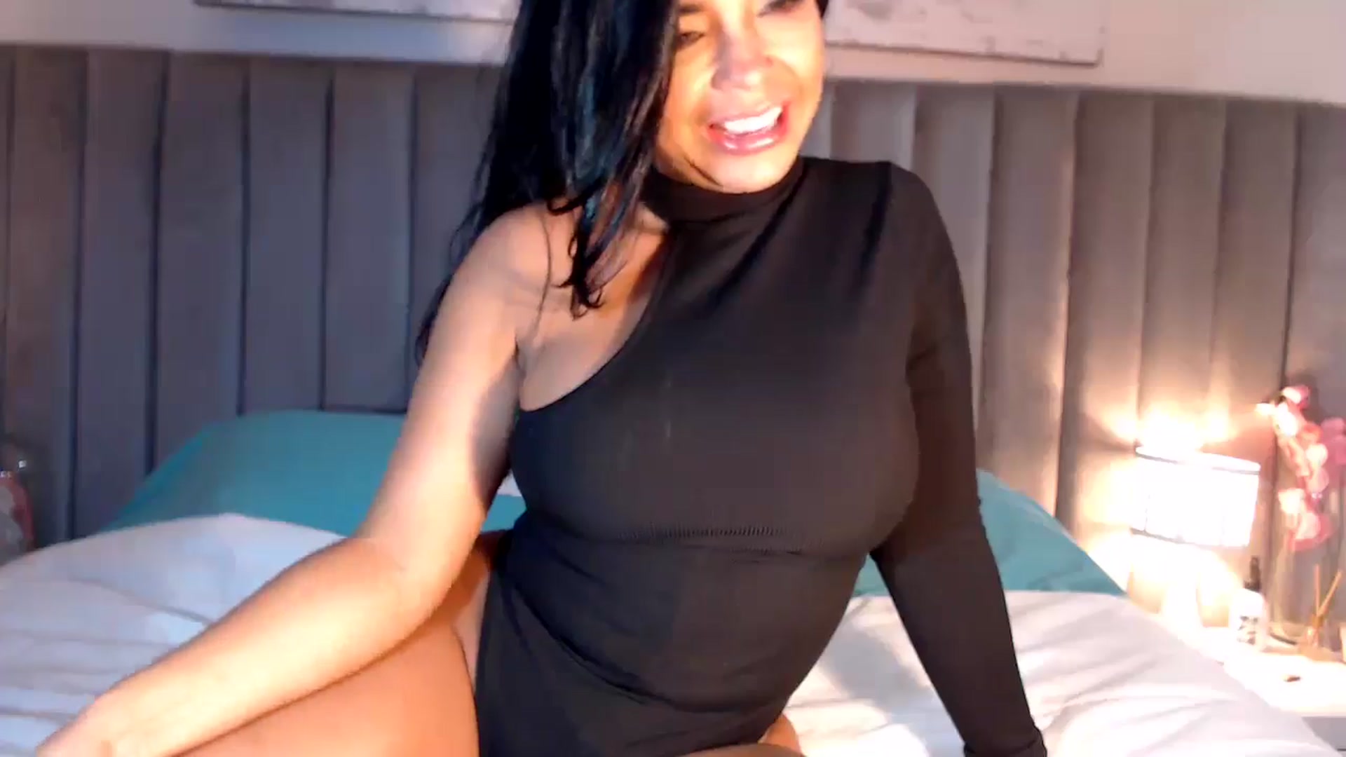 Gallery image thumbnail from SusyHernandez's myfreecams stream on, 04/25/2026, 02:51 image 17 of 20