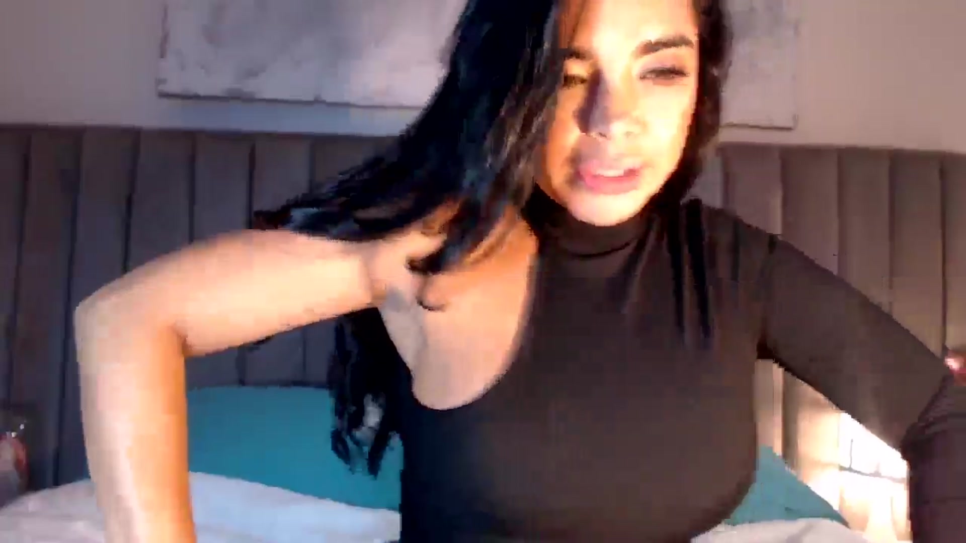 Gallery image thumbnail from SusyHernandez's myfreecams stream on, 04/25/2026, 02:51 image 7 of 20