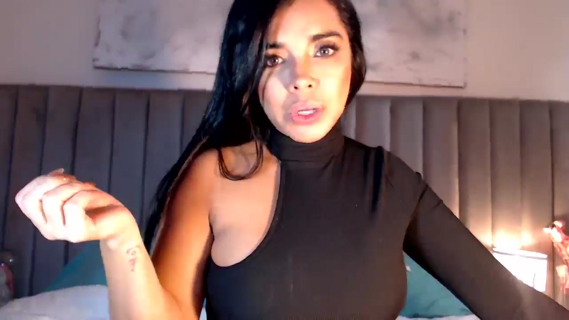 Gallery image thumbnail from SusyHernandez's myfreecams stream on, 04/25/2026, 02:51 image 8 of 20