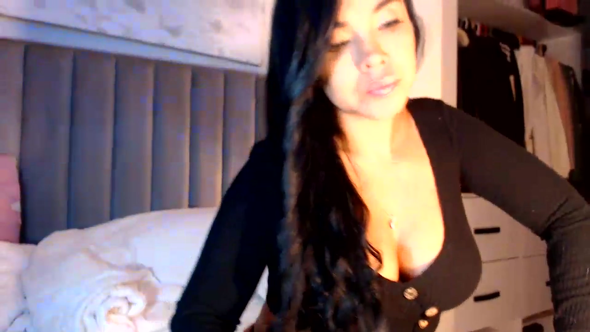 Gallery image thumbnail from SusyHernandez's myfreecams stream on, 07/31/2026, 04:43 image 12 of 20