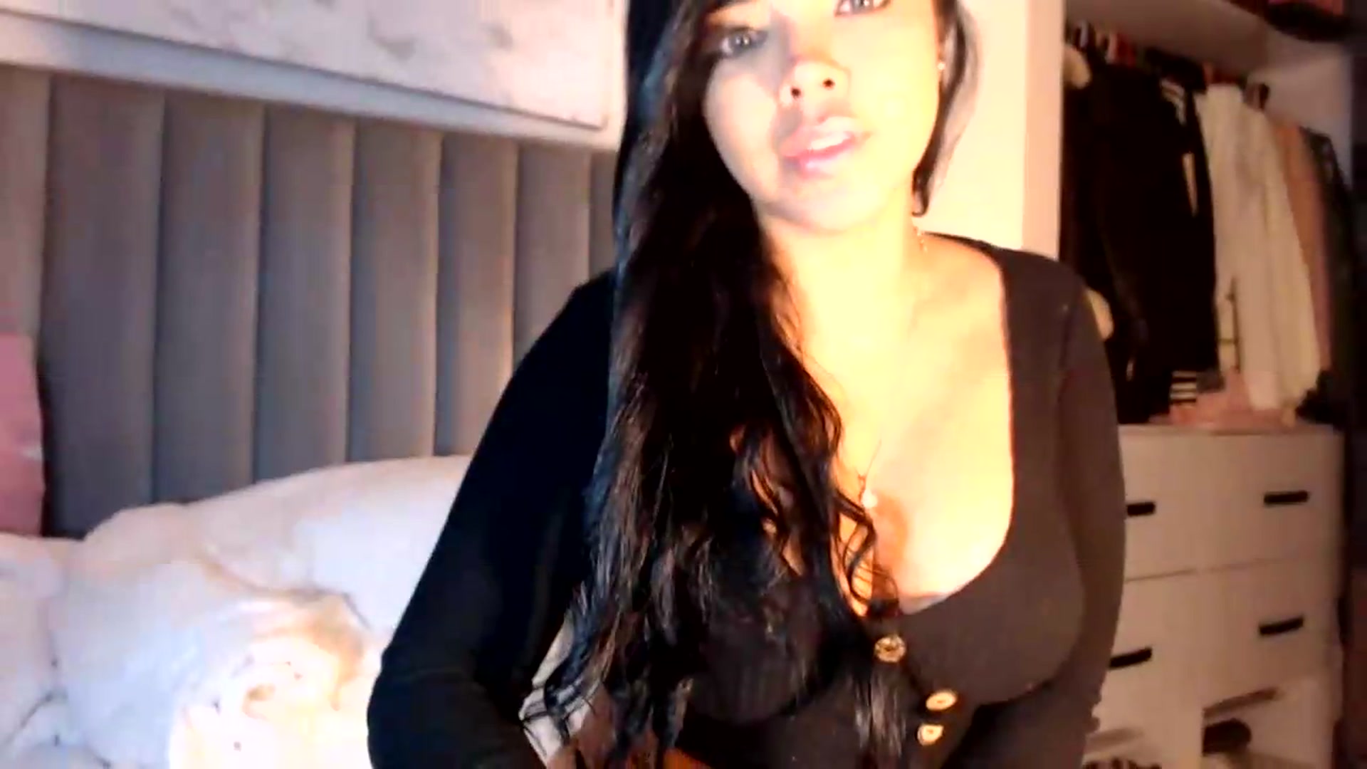 Gallery image thumbnail from SusyHernandez's myfreecams stream on, 07/31/2026, 04:43 image 9 of 20