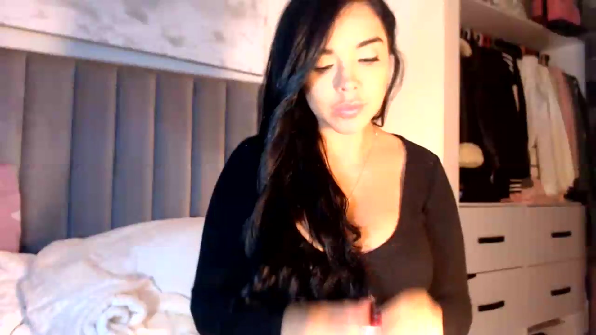 Gallery image thumbnail from SusyHernandez's myfreecams stream on, 07/31/2026, 04:43 image 10 of 20