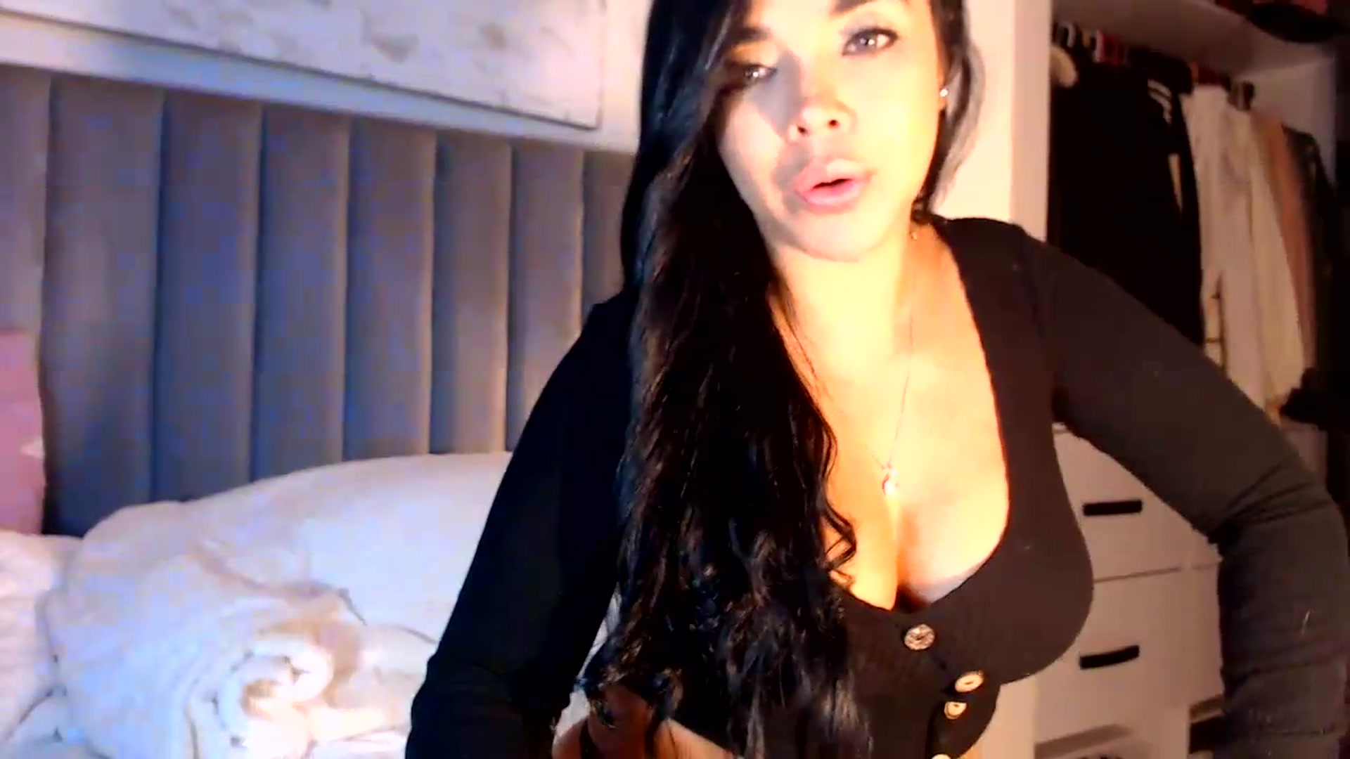 Gallery image thumbnail from SusyHernandez's myfreecams stream on, 07/31/2026, 04:43 image 11 of 20
