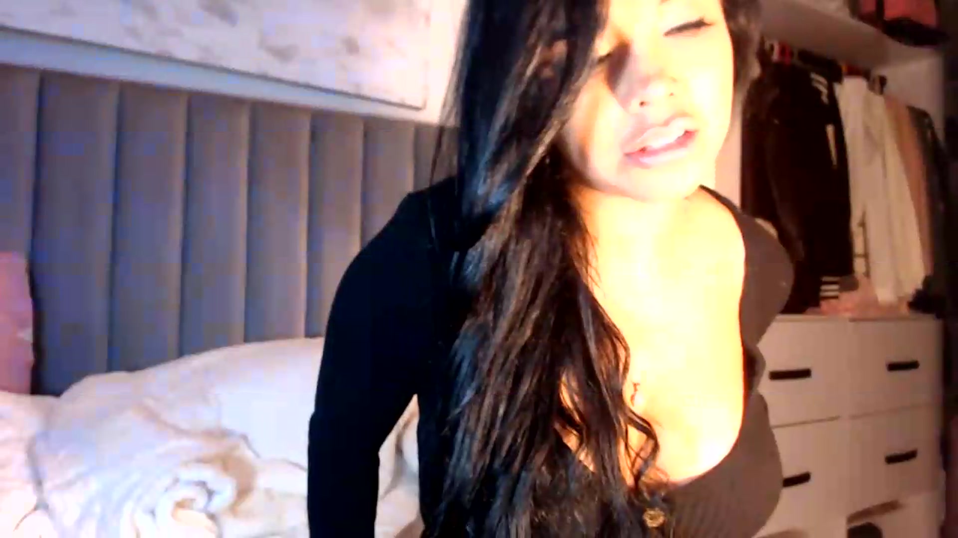 Gallery image thumbnail from SusyHernandez's myfreecams stream on, 07/31/2026, 04:43 image 8 of 20