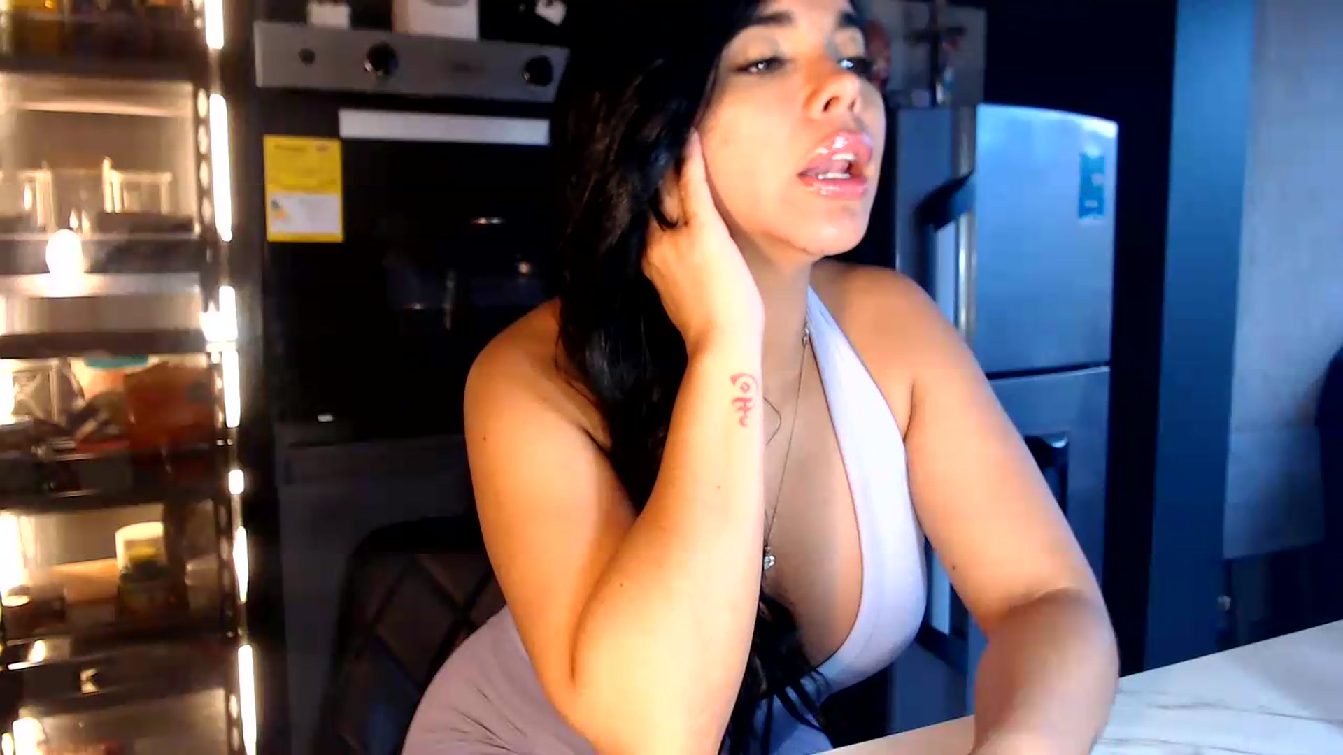 Gallery image thumbnail from SusyHernandez's myfreecams stream on, 08/20/2026, 23:25 image 13 of 20