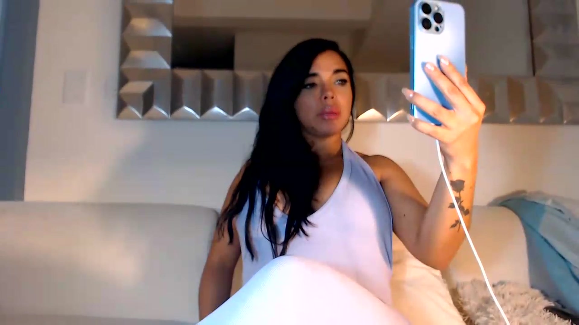 Gallery image thumbnail from SusyHernandez's myfreecams stream on, 08/21/2026, 24:46 image 6 of 20