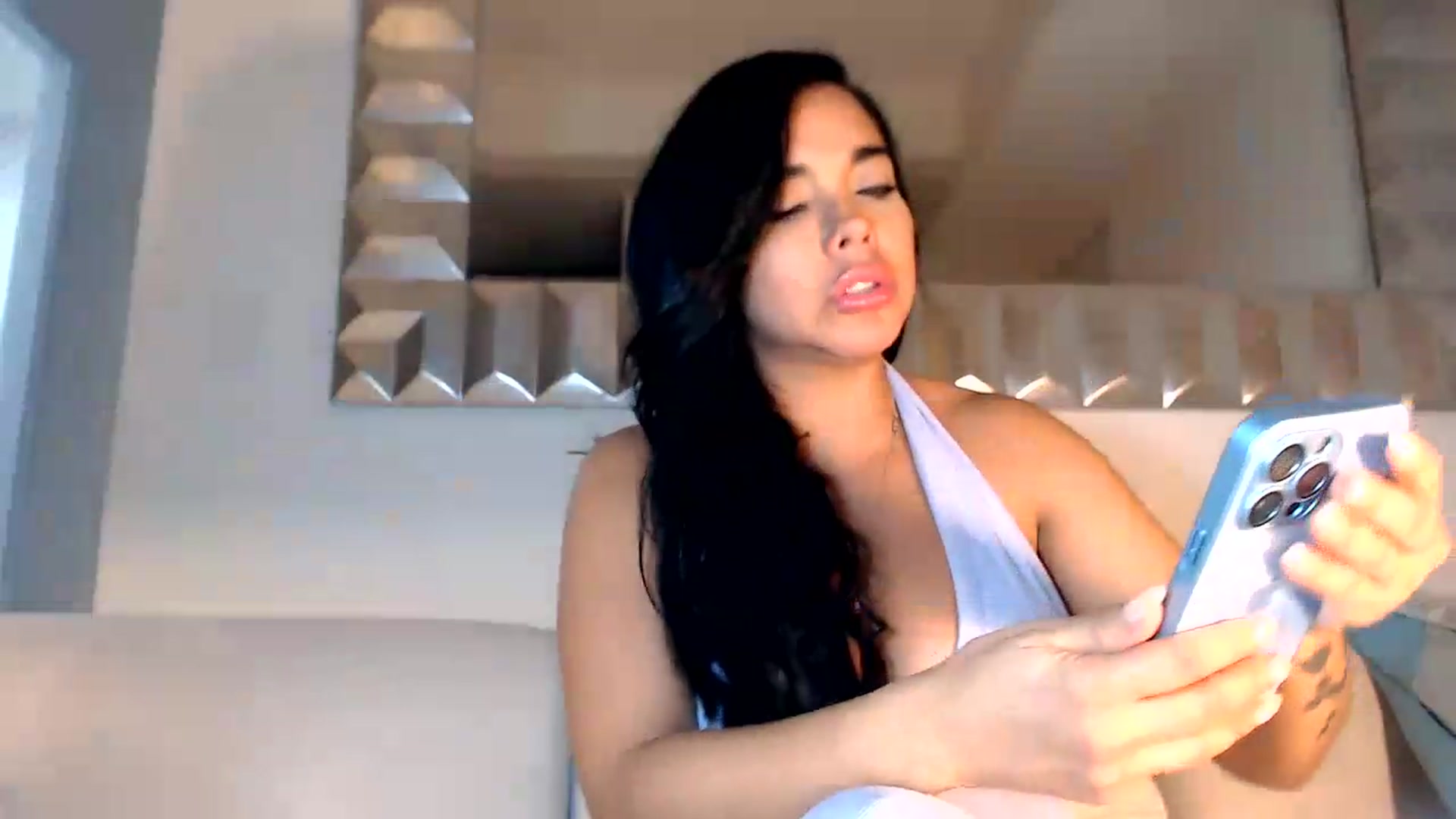 Gallery image thumbnail from SusyHernandez's myfreecams stream on, 08/21/2026, 24:46 image 5 of 20