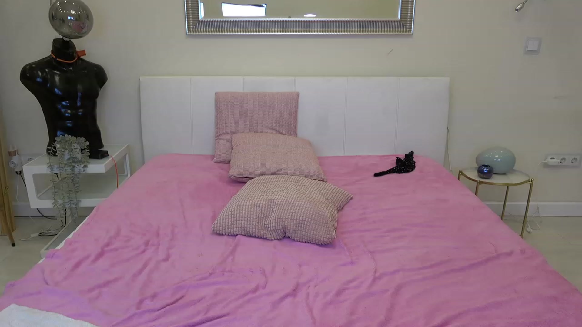 Gallery image thumbnail from SusySassy's myfreecams stream on, 12/18/2023, 23:55 image 19 of 20