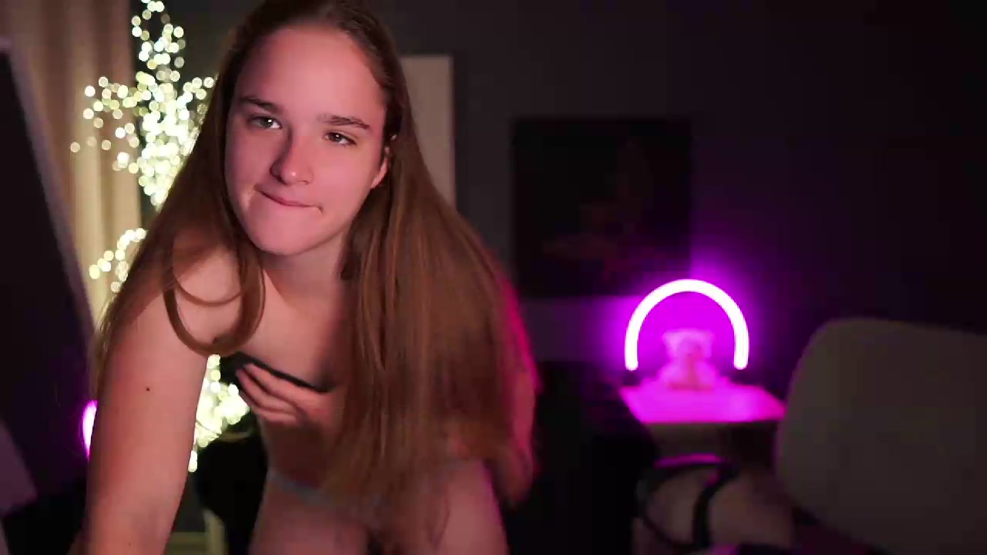Gallery image thumbnail from Suzysky's myfreecams stream on, 06/19/2026, 09:57 image 20 of 20
