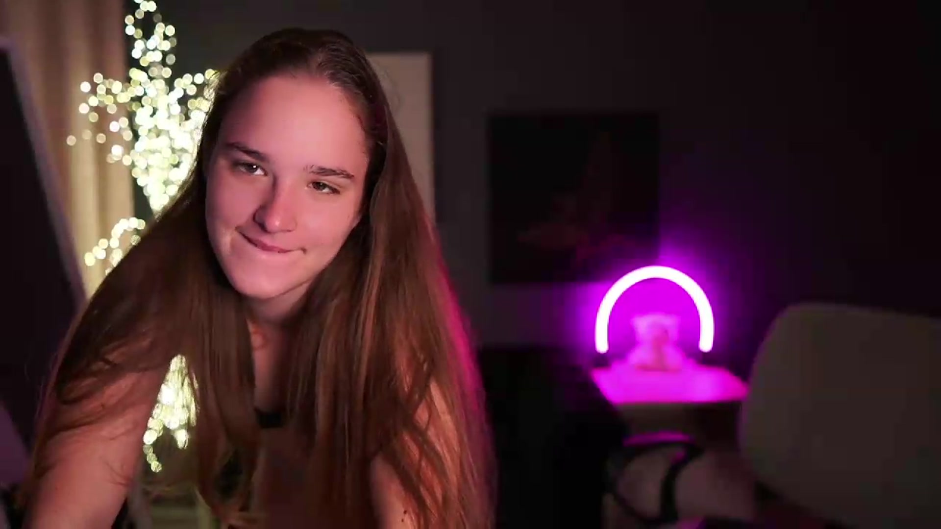 Gallery image thumbnail from Suzysky's myfreecams stream on, 06/19/2026, 09:57 image 19 of 20