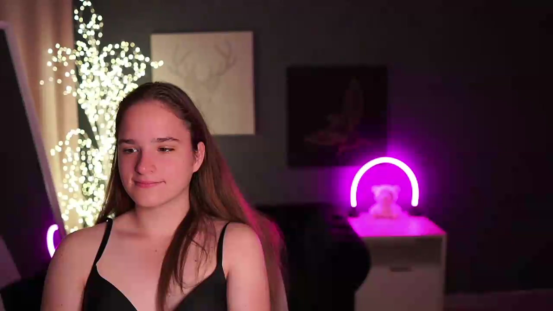 Gallery image thumbnail from Suzysky's myfreecams stream on, 06/19/2026, 09:57 image 2 of 20