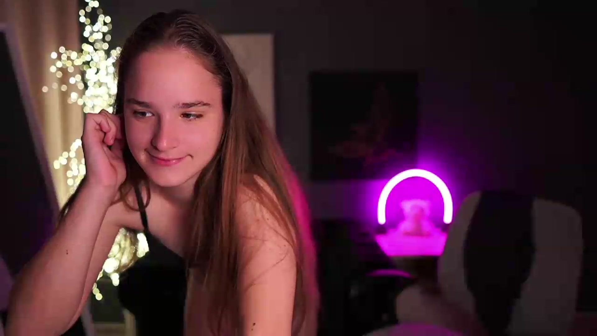 Gallery image thumbnail from Suzysky's myfreecams stream on, 06/19/2026, 09:57 image 5 of 20