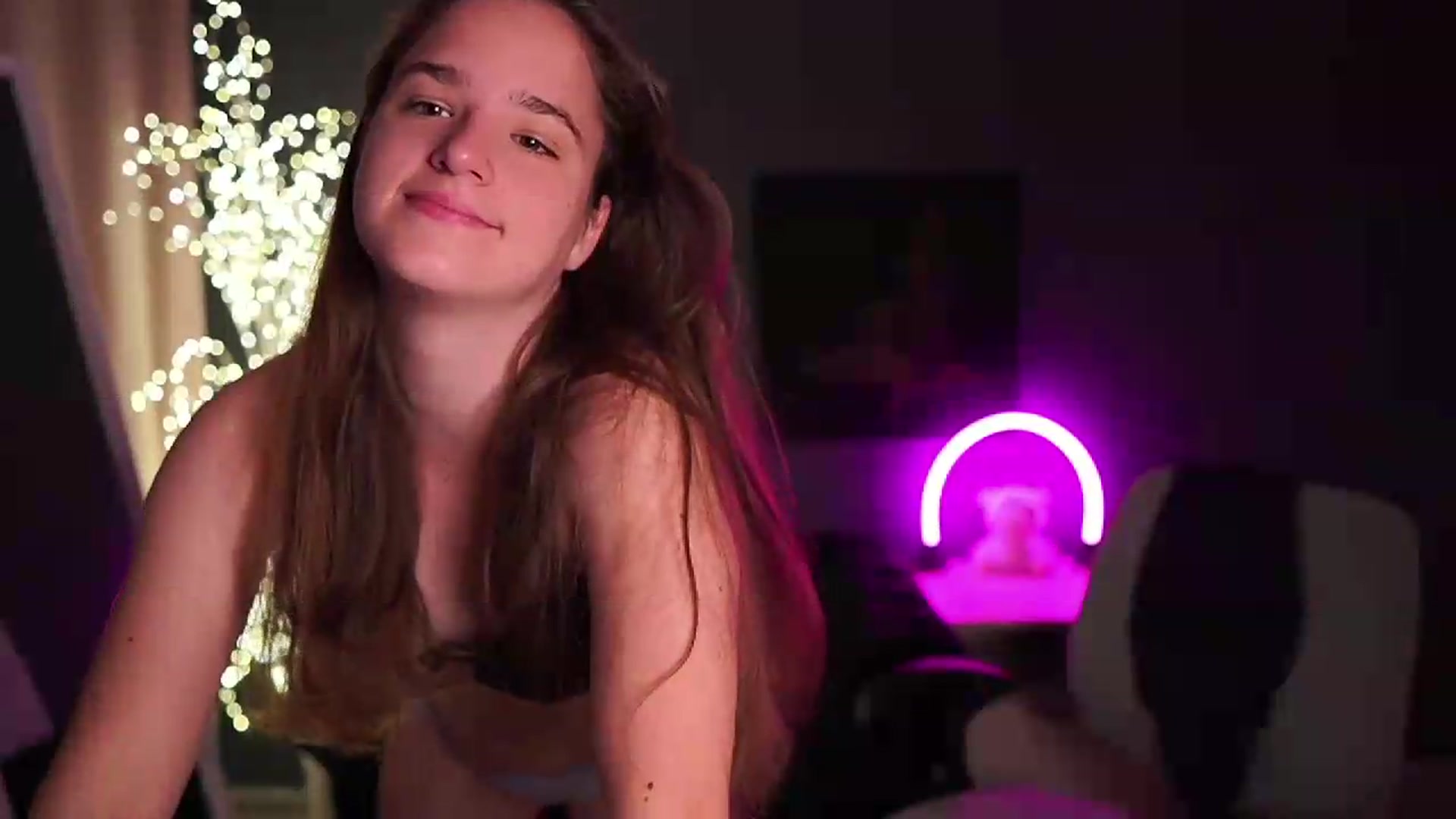 Gallery image thumbnail from Suzysky's myfreecams stream on, 06/19/2026, 09:57 image 6 of 20